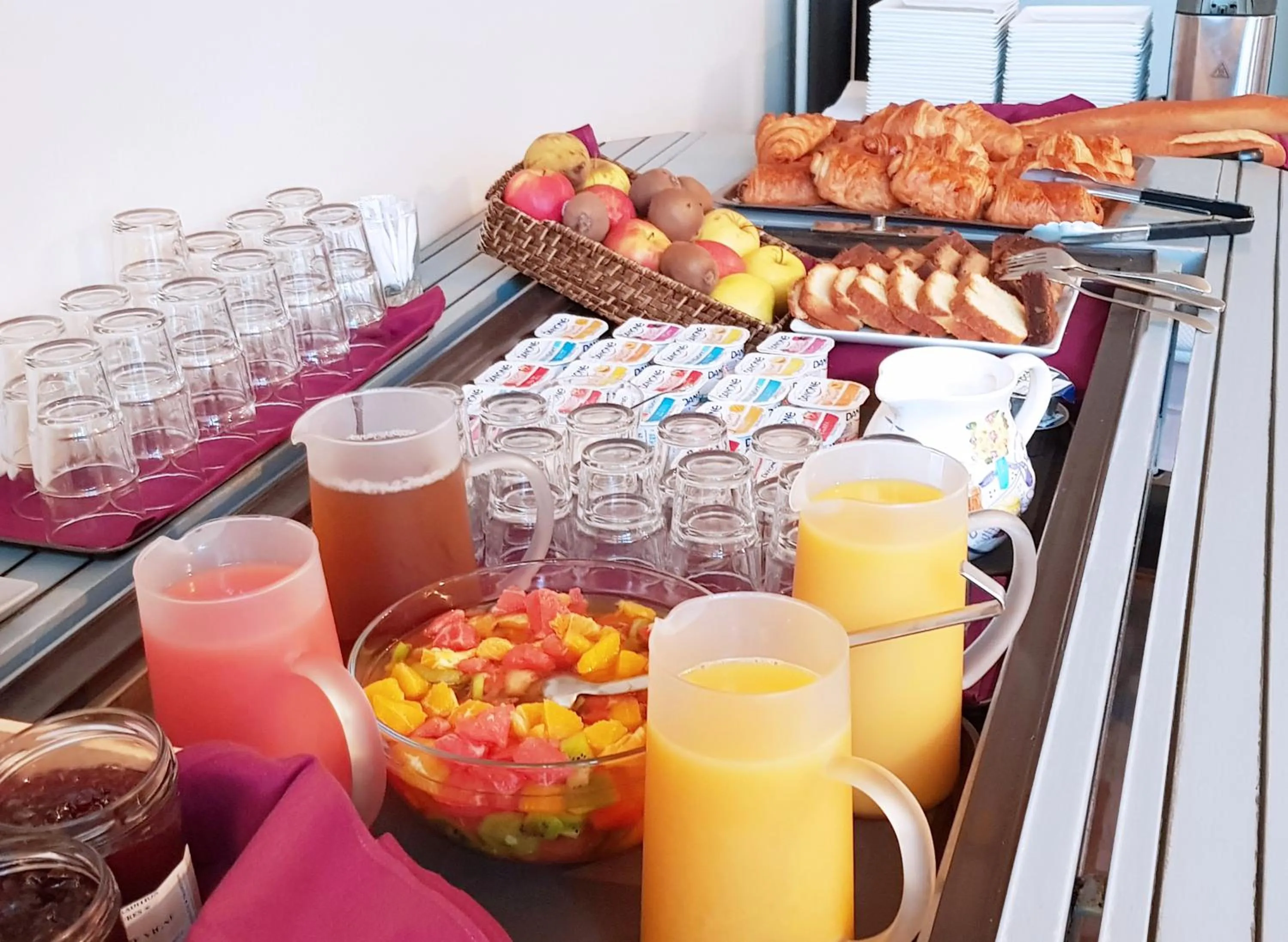 Food and drinks in Cit'Hotel Capricorne