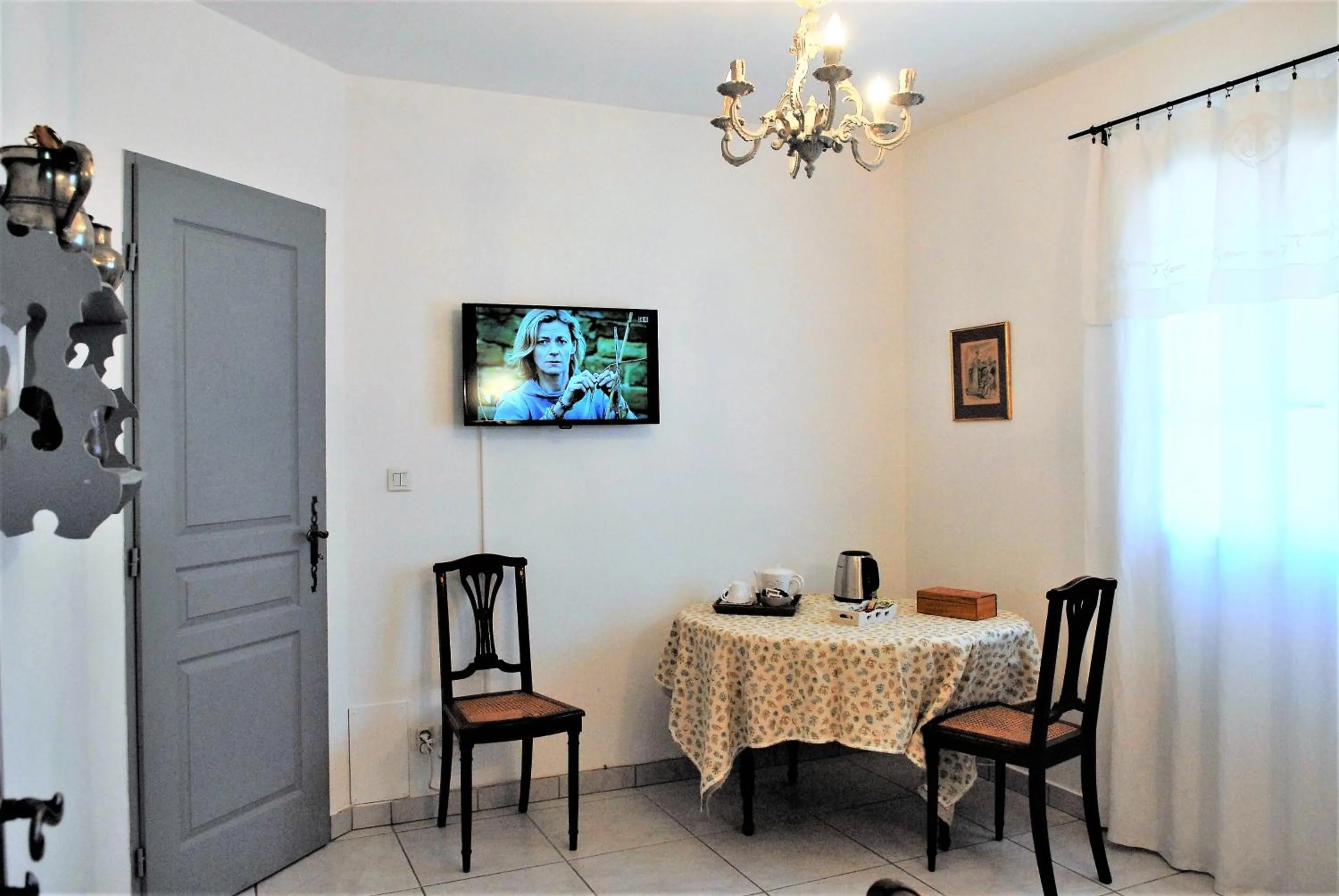 Coffee/tea facilities in Lousoan