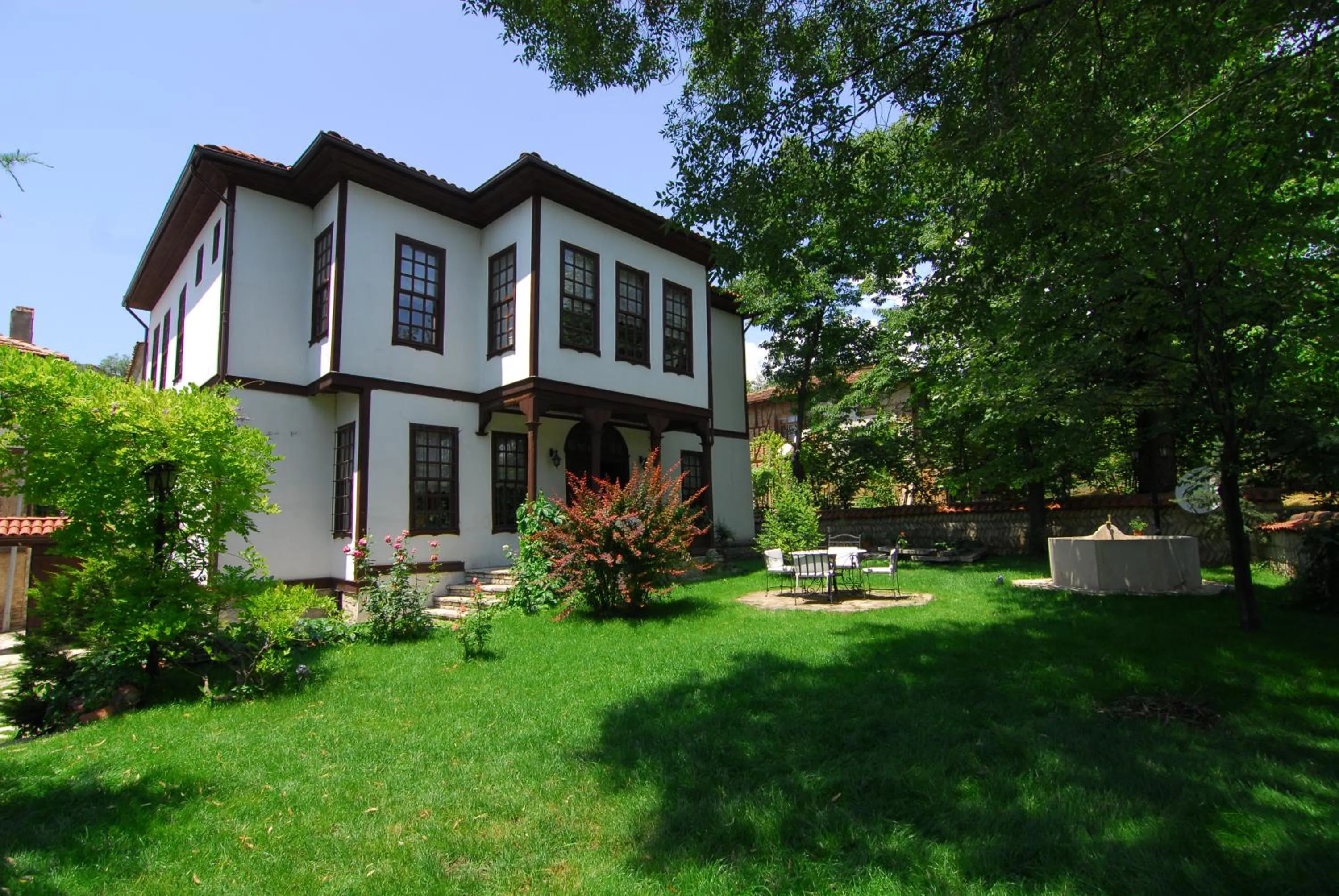 Property building in Mehves Hanim Konagi
