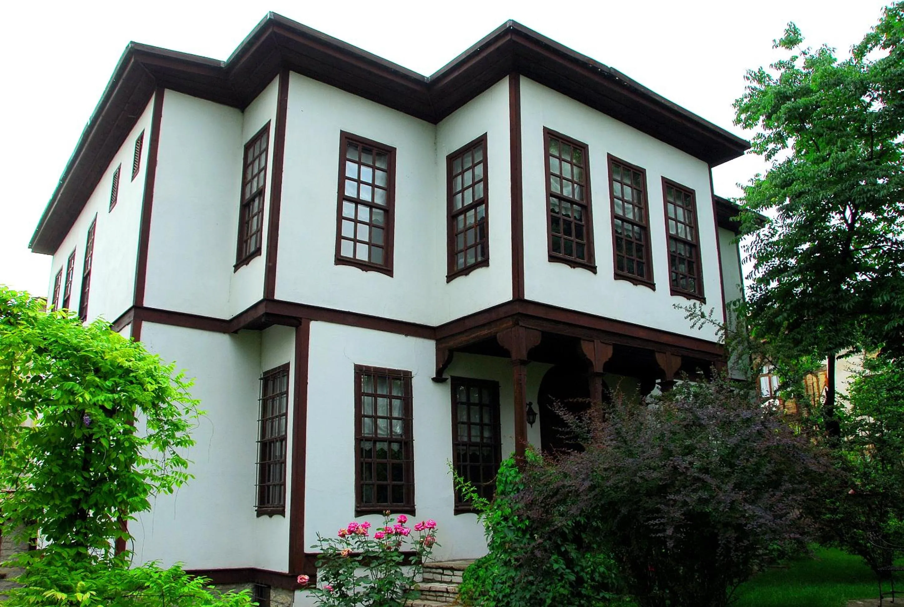 Property building in Mehves Hanim Konagi