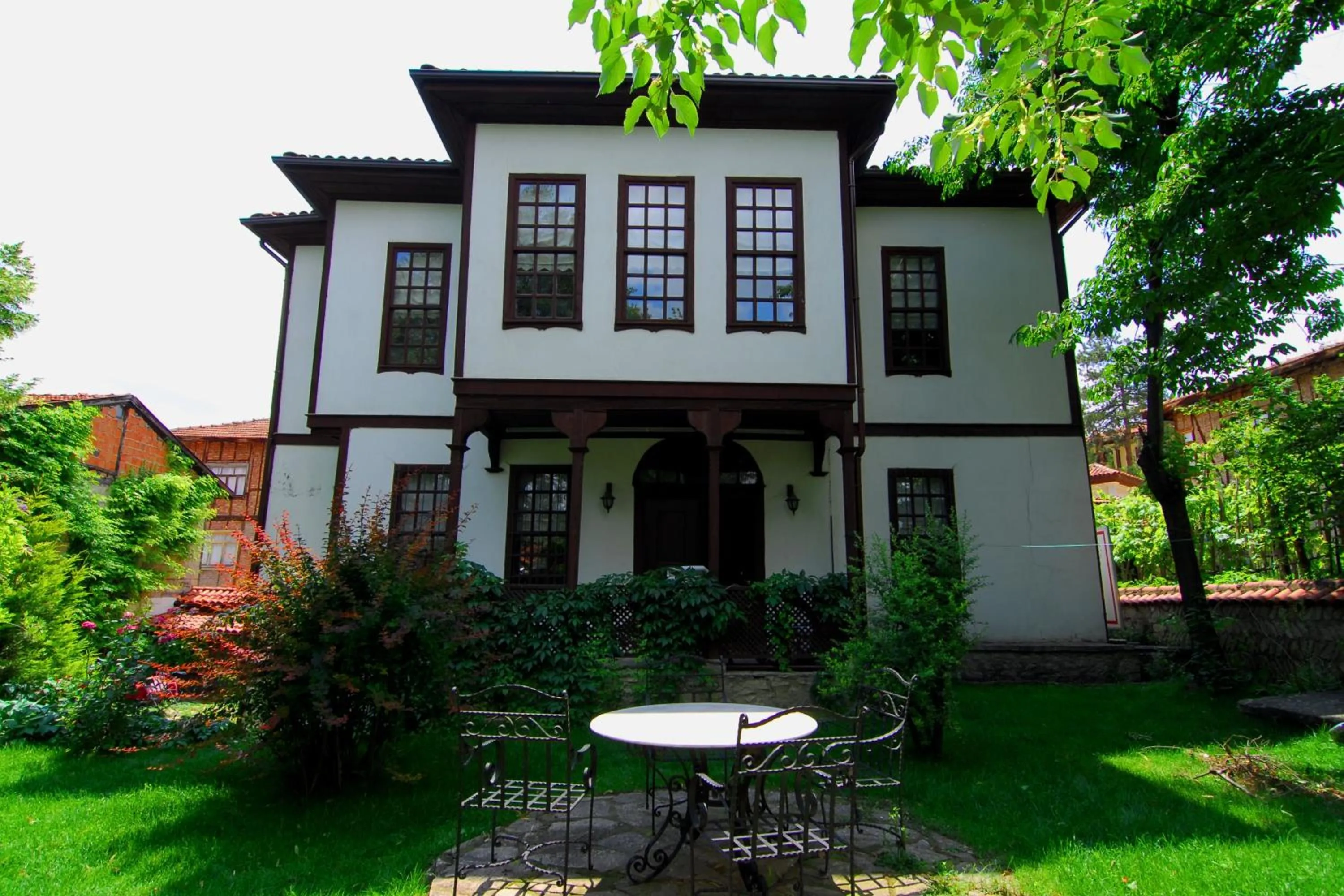 Property building in Mehves Hanim Konagi