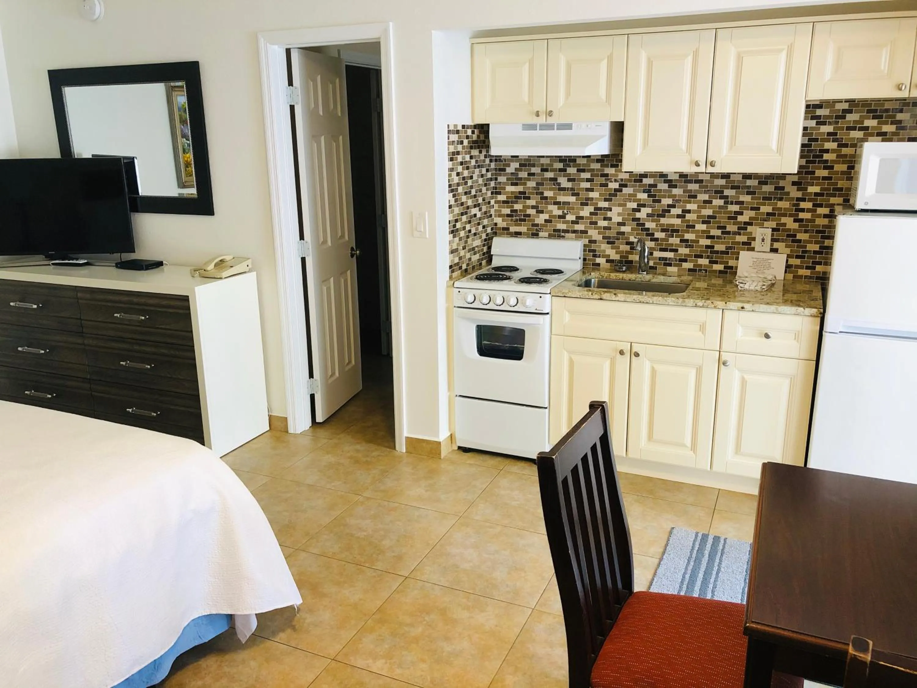 Kitchen or kitchenette in Surf Side Resort