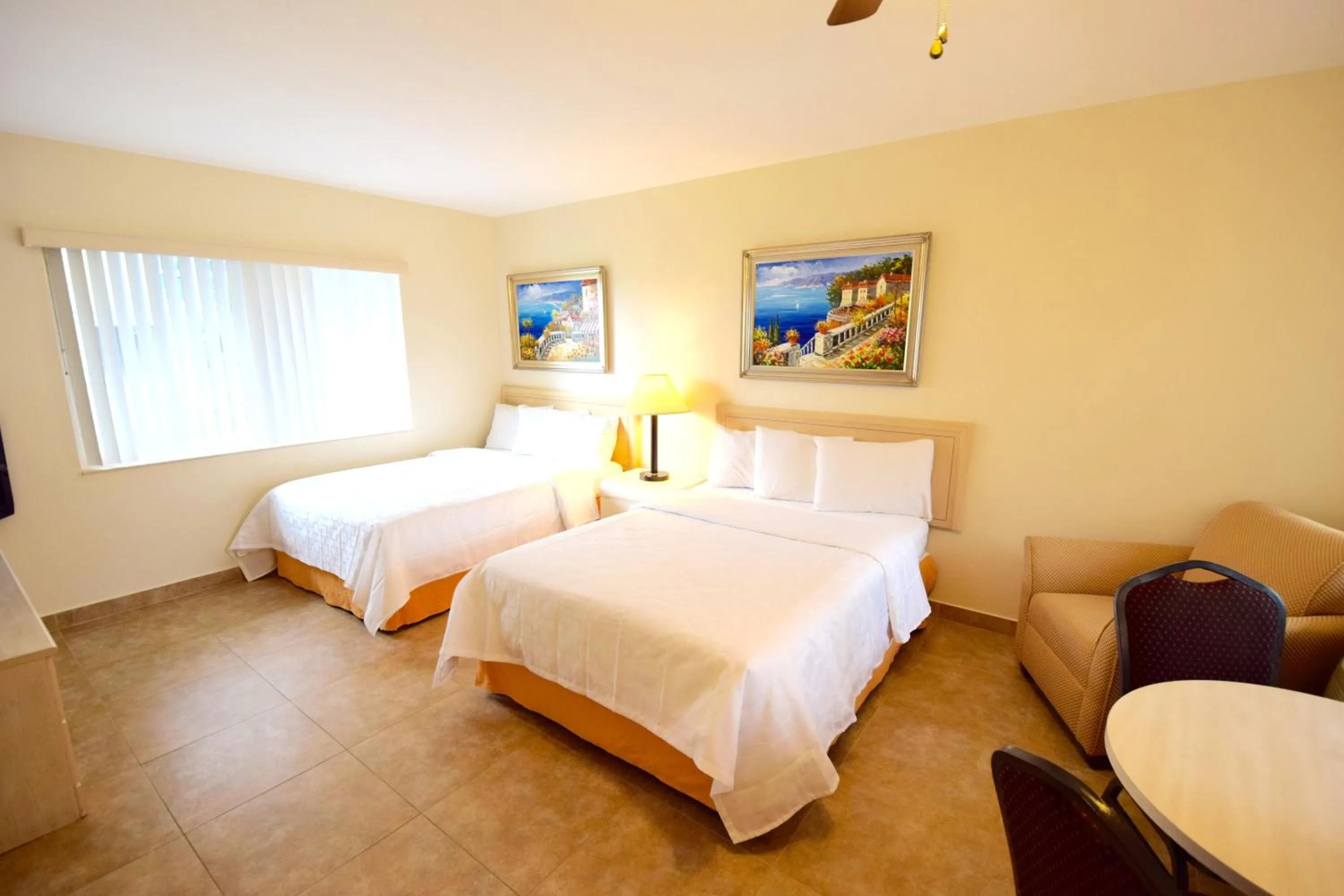 Bedroom, Bed in Surf Side Resort