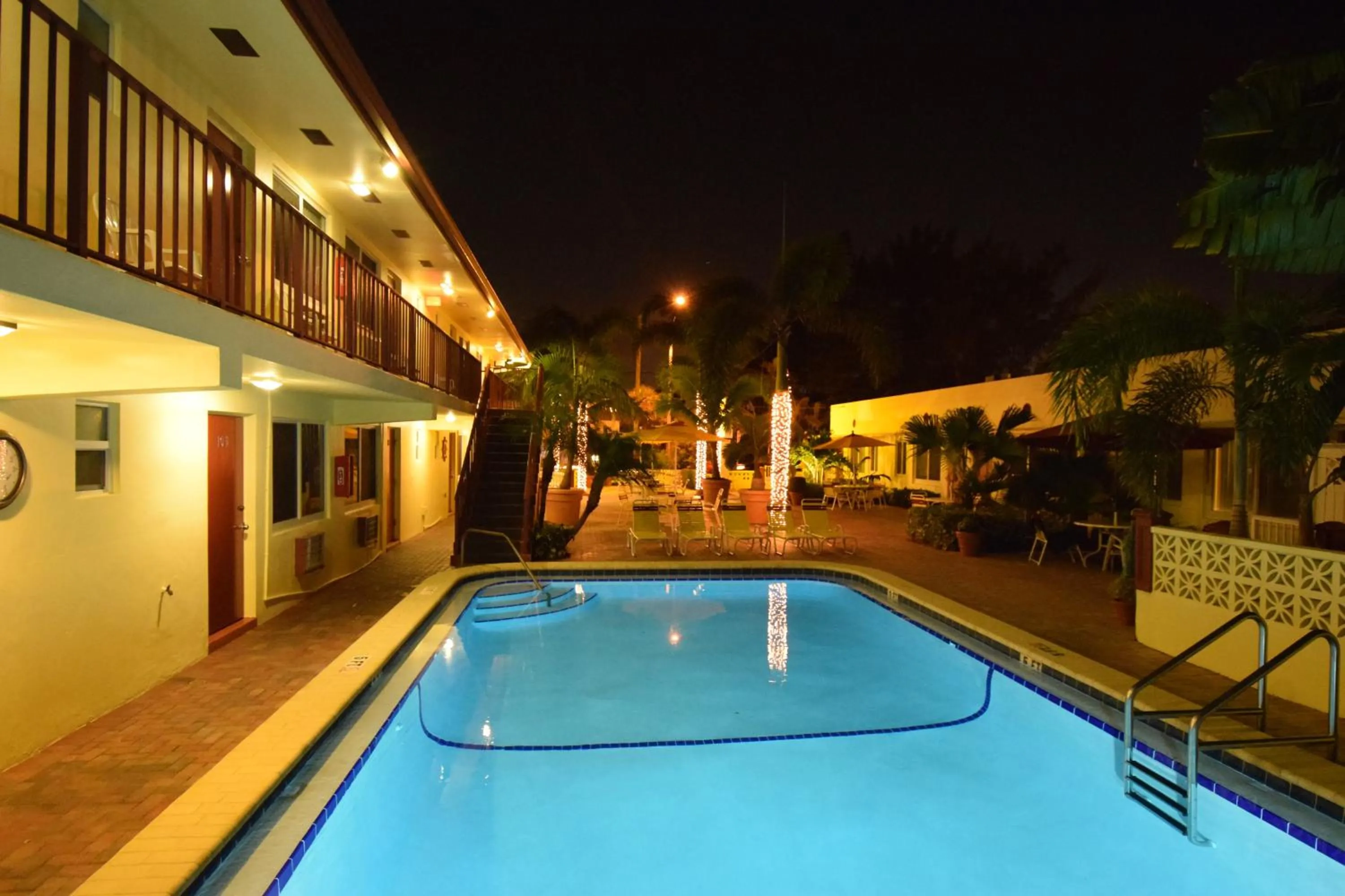 Swimming pool in Surf Side Resort