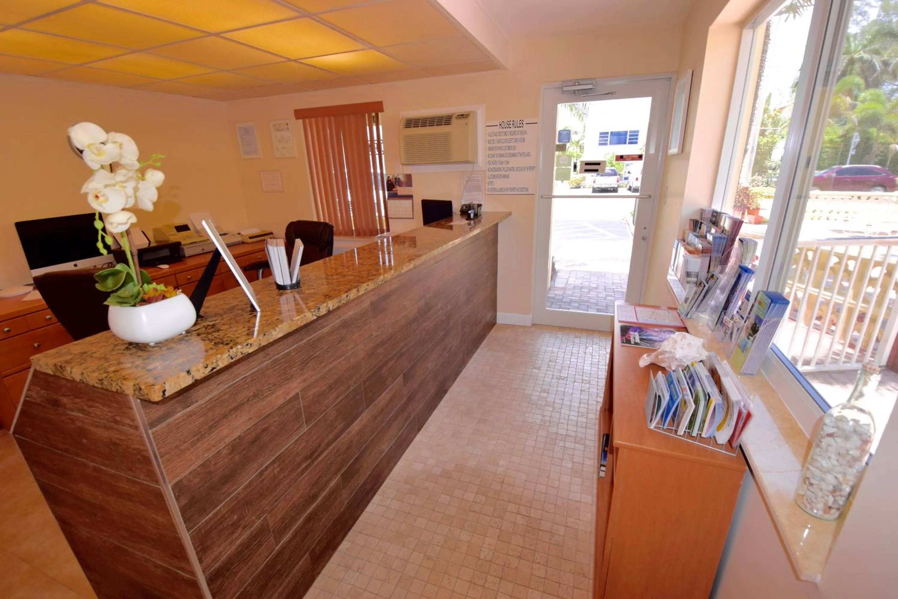 Lobby or reception in Surf Side Resort