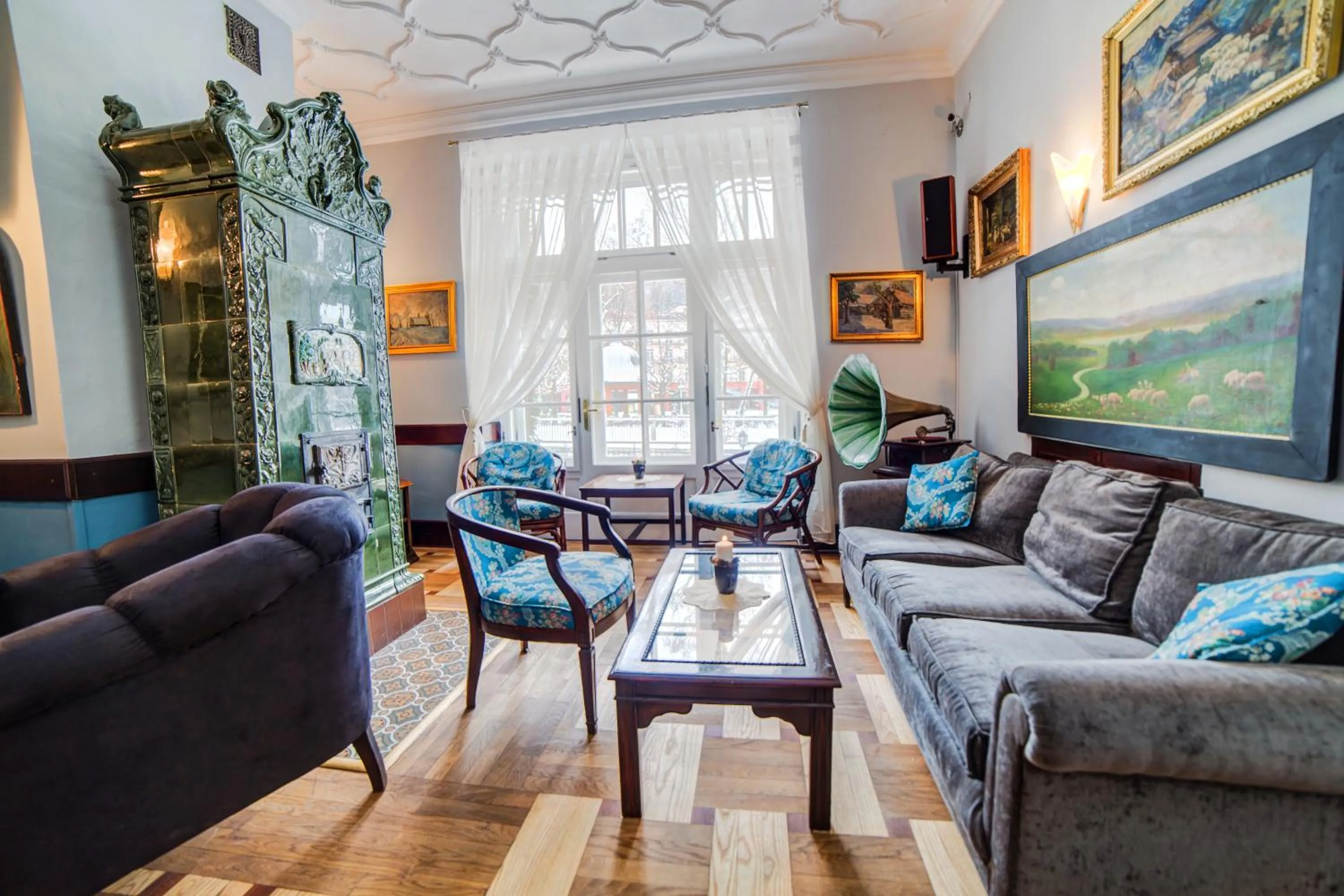 Communal lounge/ TV room in Małopolanka & Spa