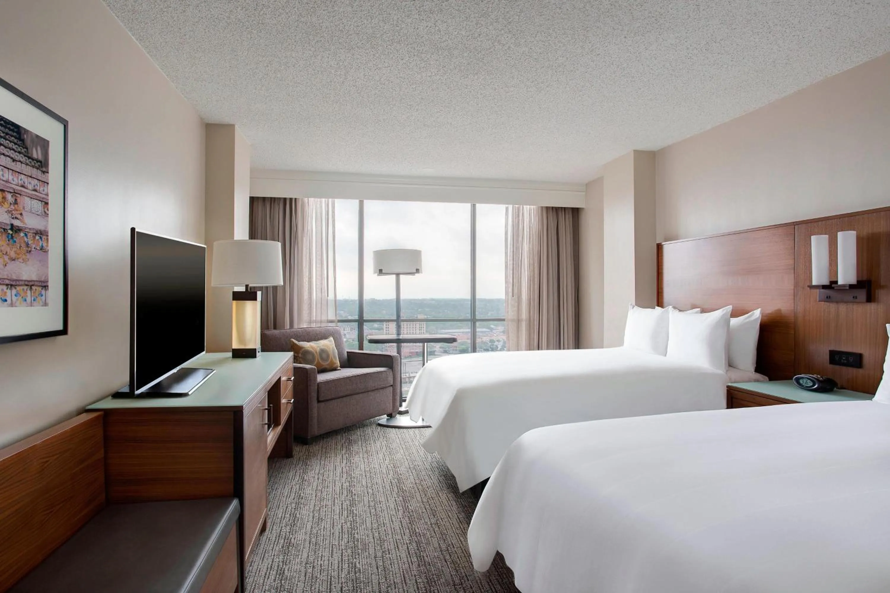 Photo of the whole room, Bed in San Antonio Marriott Riverwalk