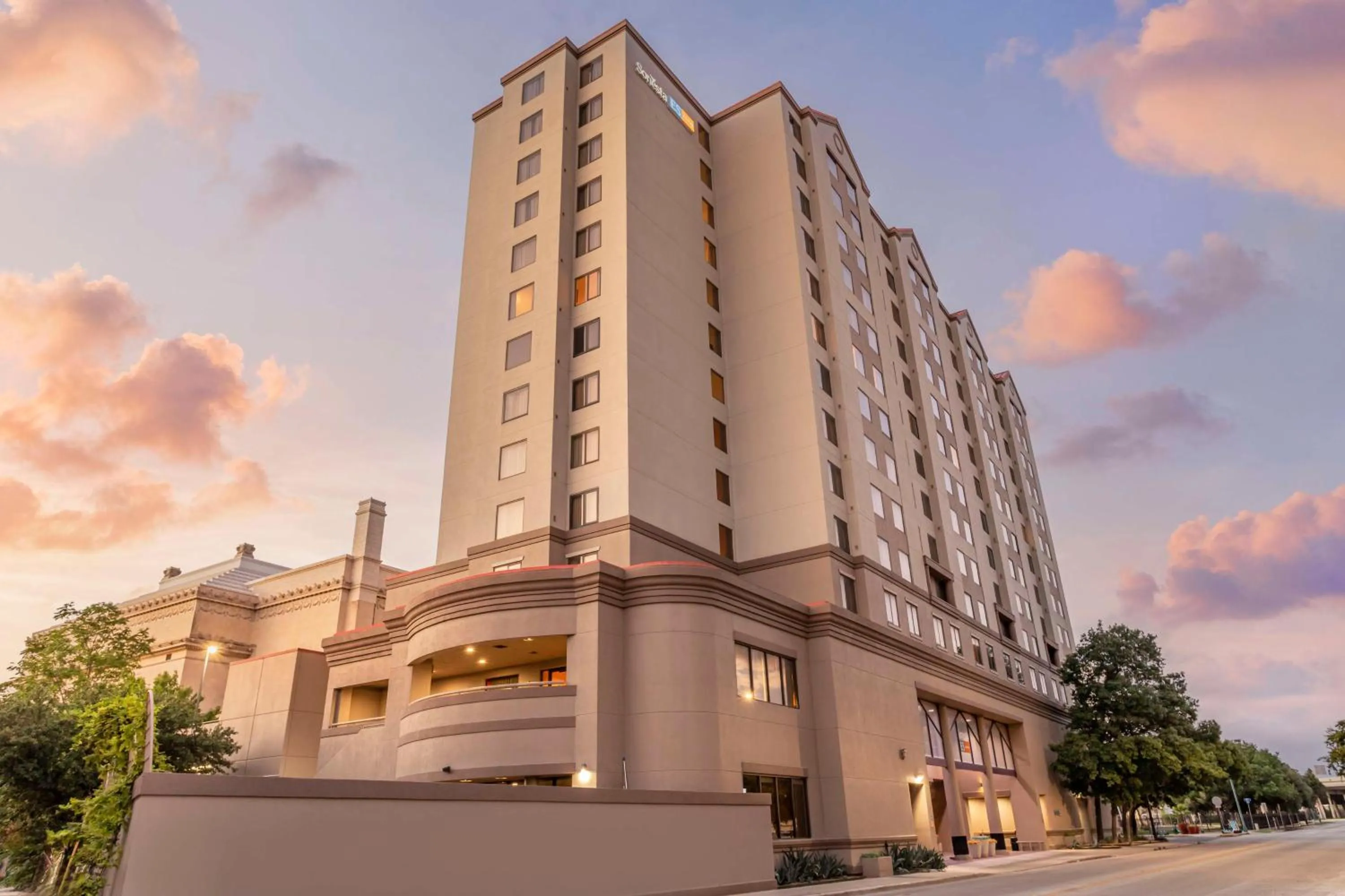 Property building in Sonesta ES Suites San Antonio Downtown Alamo Plaza - Newly Renovated