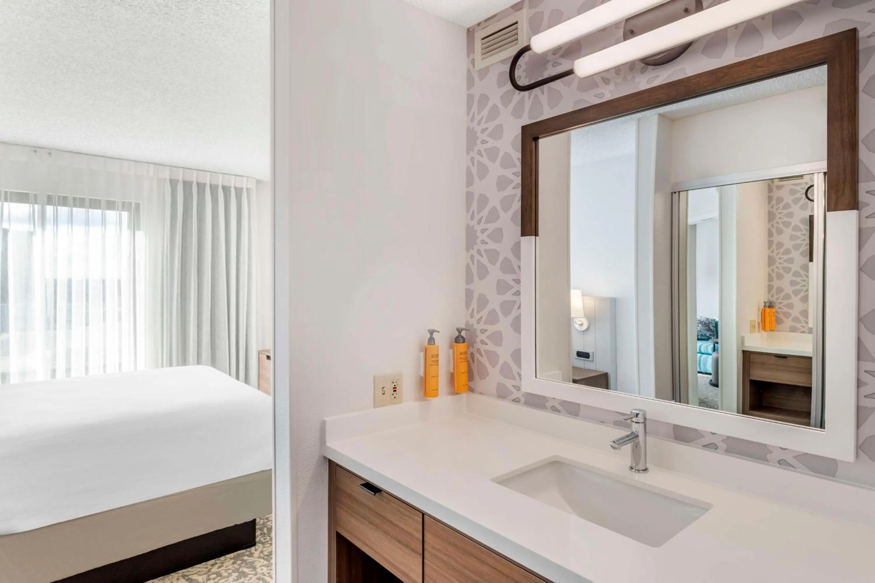 Bathroom, Bed in Sonesta ES Suites San Antonio Downtown Alamo Plaza - Newly Renovated