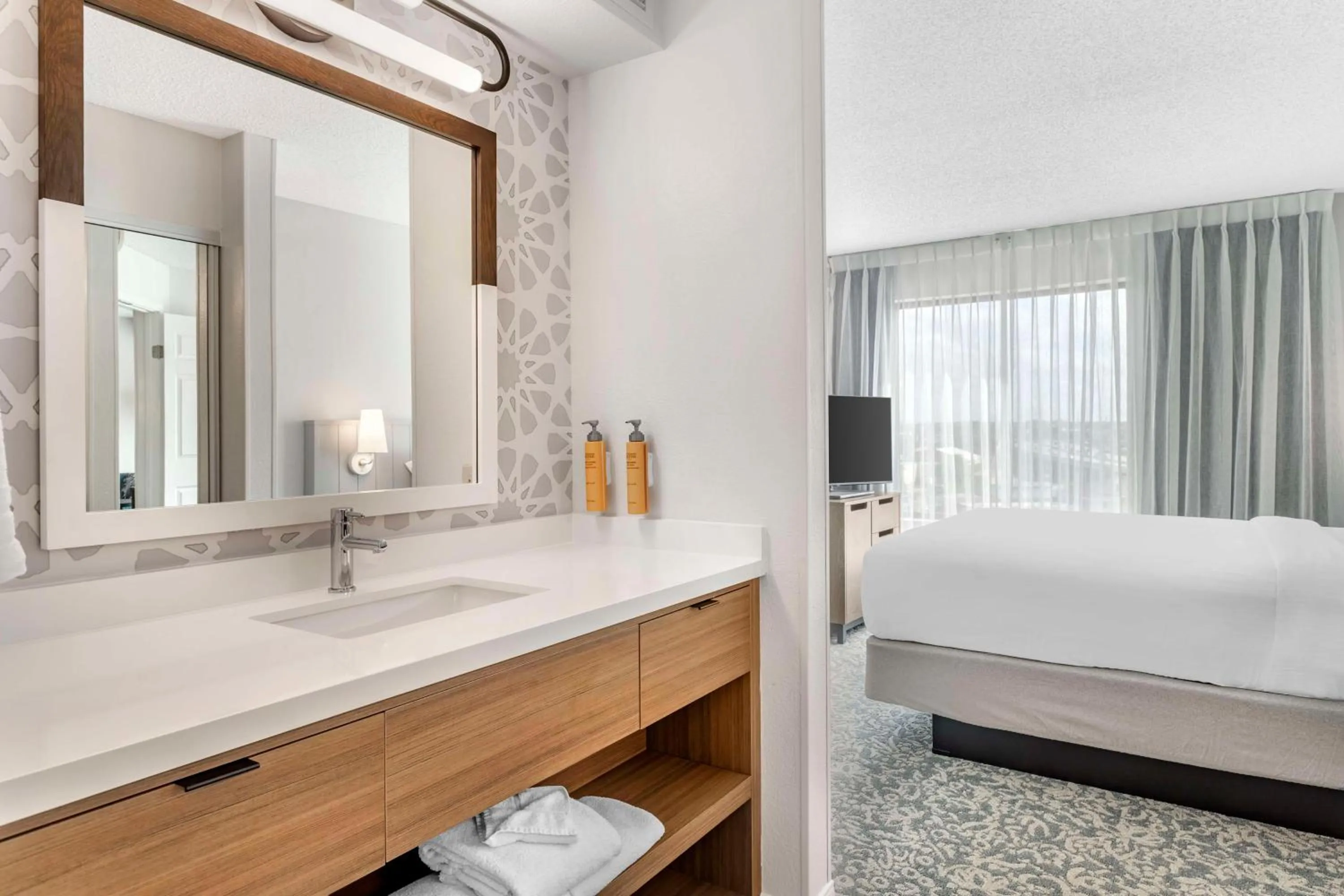 Bathroom, Bed in Sonesta ES Suites San Antonio Downtown Alamo Plaza - Newly Renovated