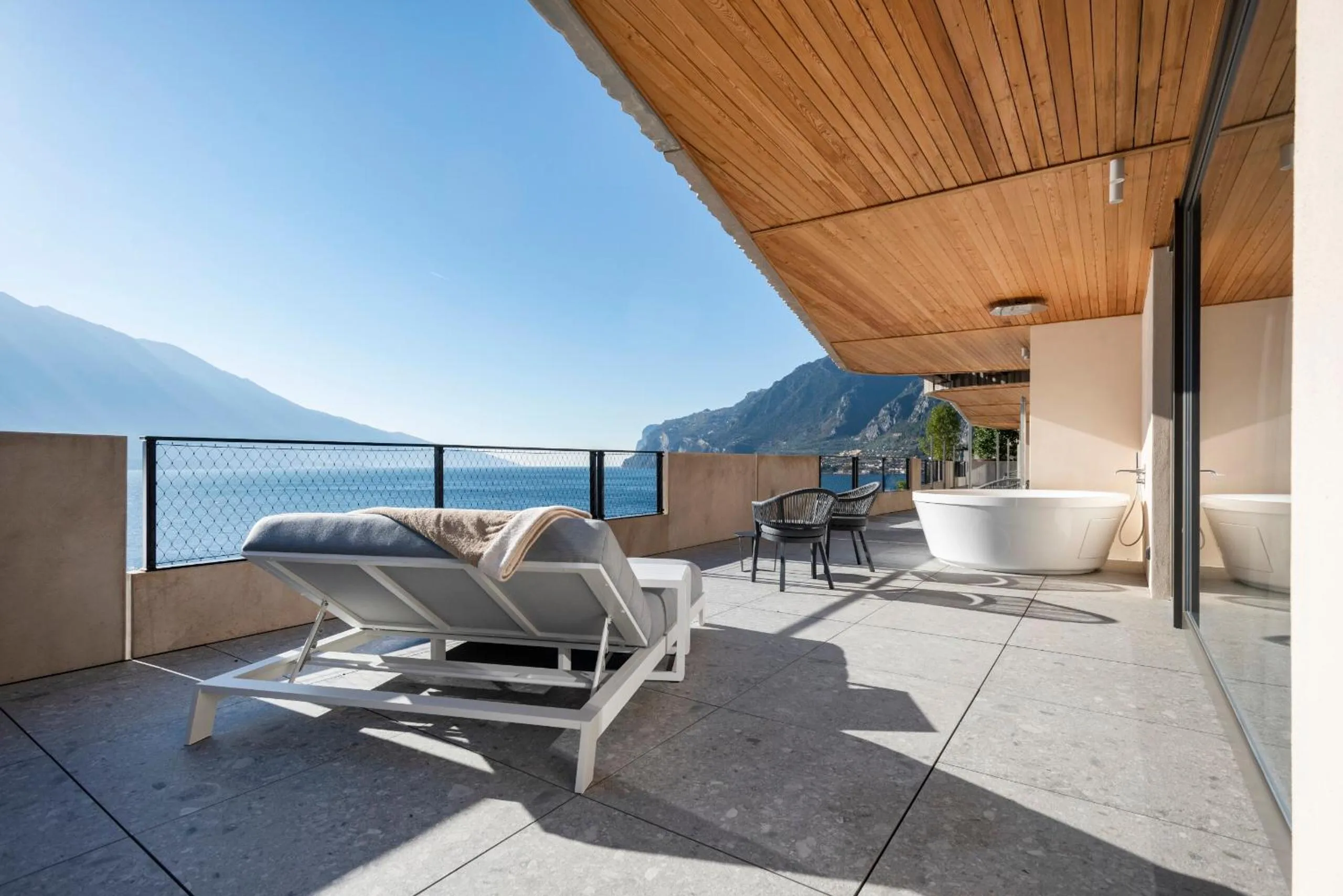 Hot Tub in EALA My Lakeside Dream - Adults Only