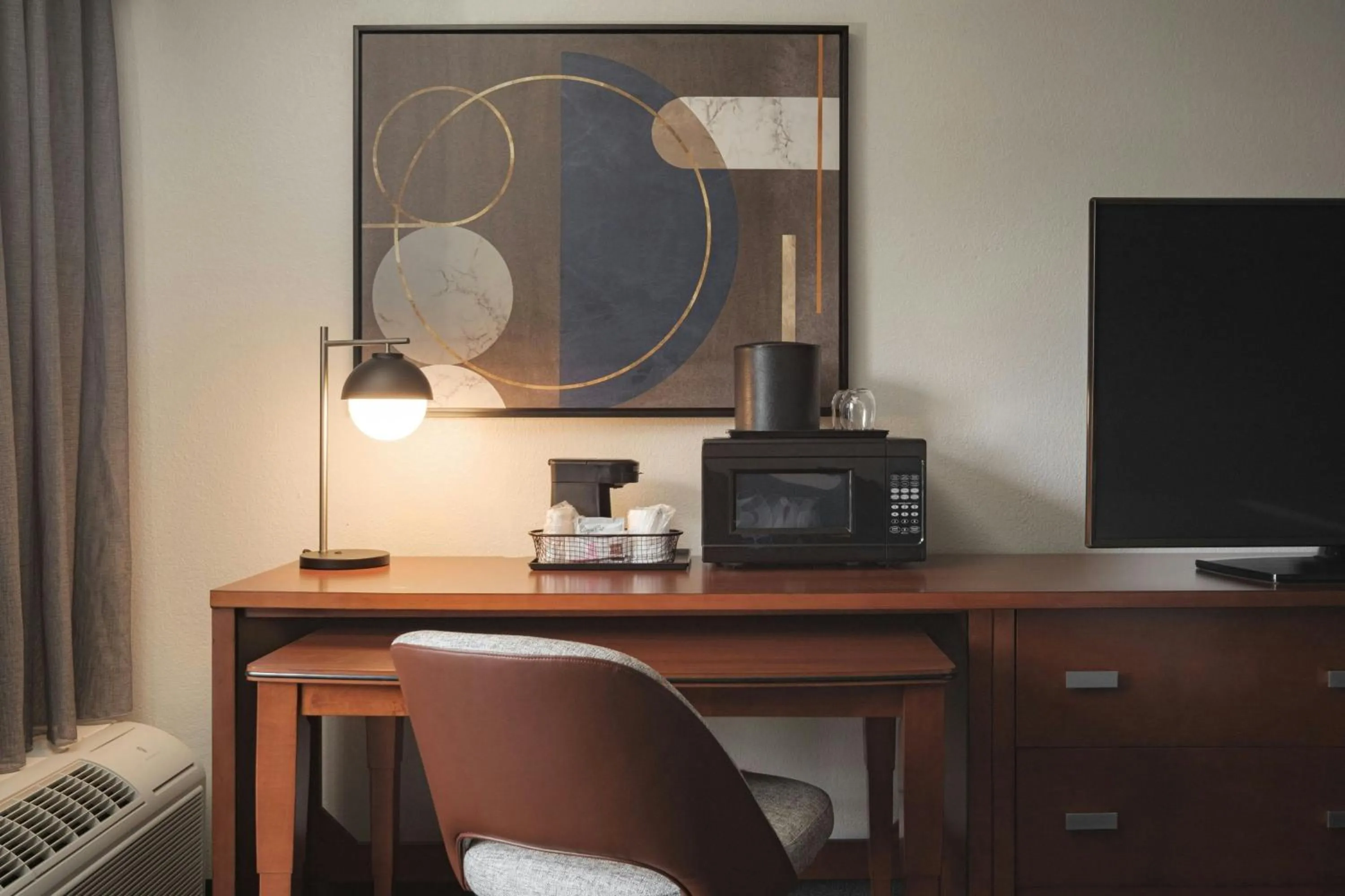 Bedroom in Courtyard by Marriott Louisville East