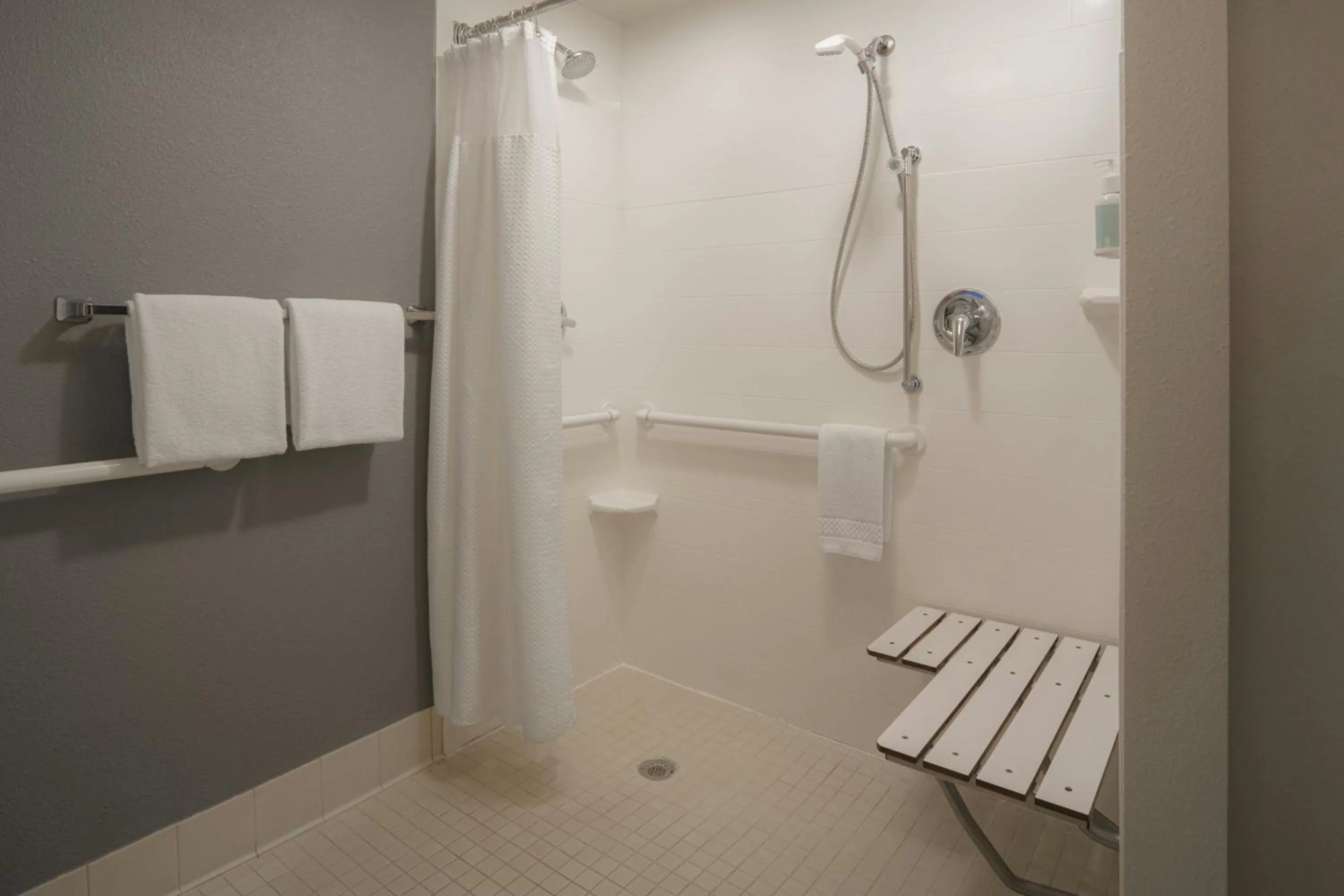Bathroom in Courtyard by Marriott Louisville East