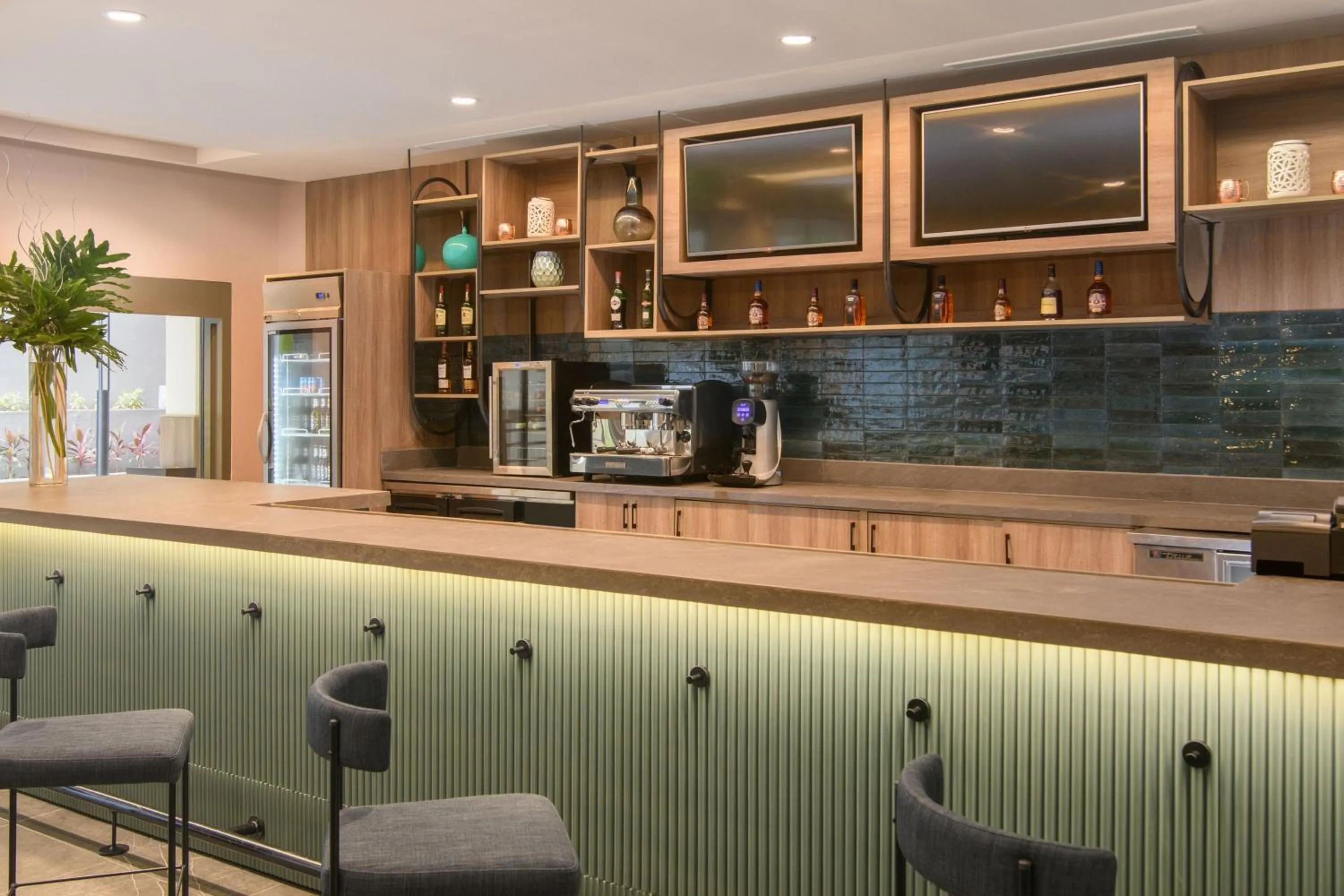 Lounge or bar in Courtyard by Marriott Santo Domingo