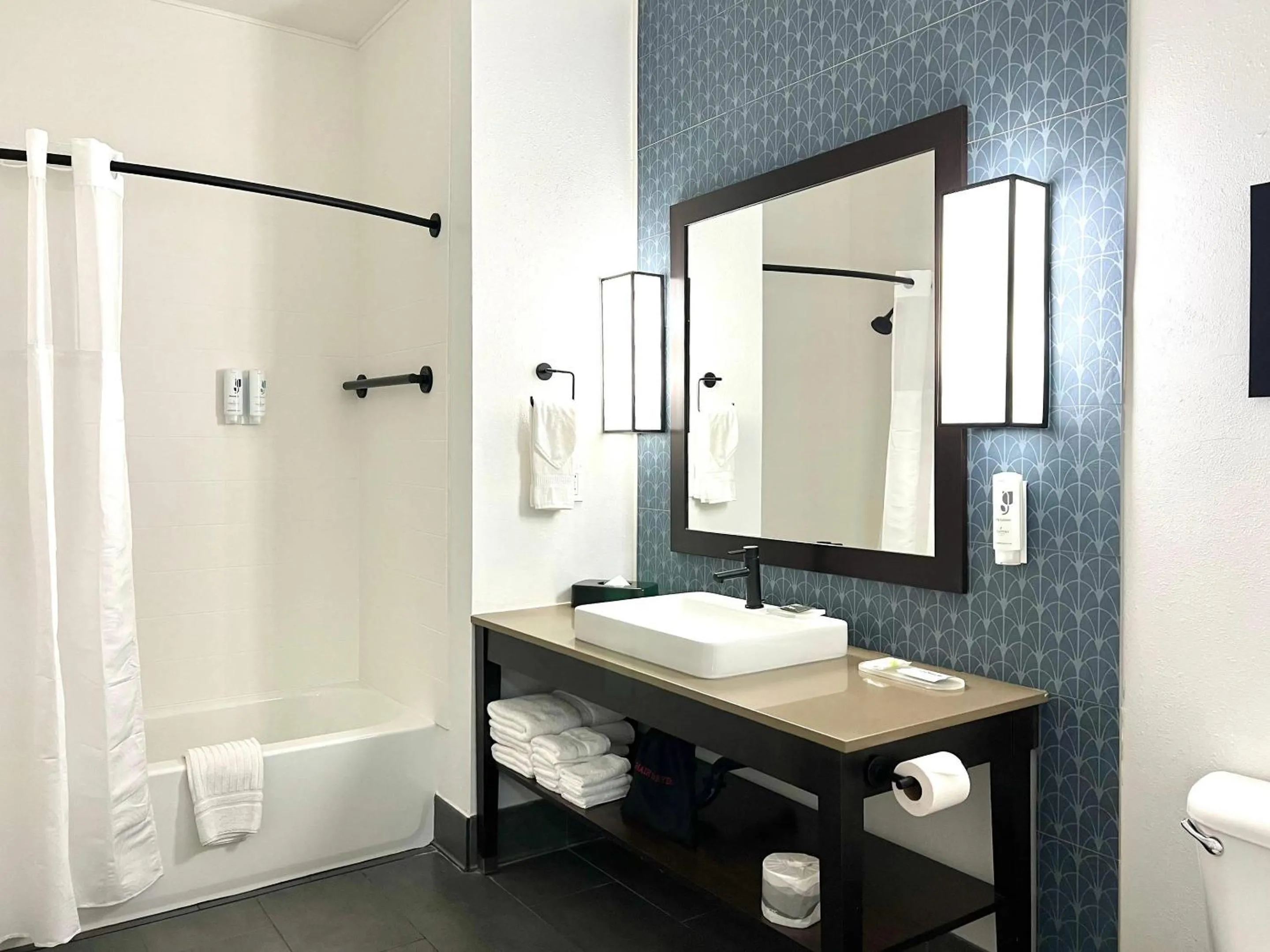 Bedroom in Country Inn & Suites by Radisson, Tucson Airport, AZ