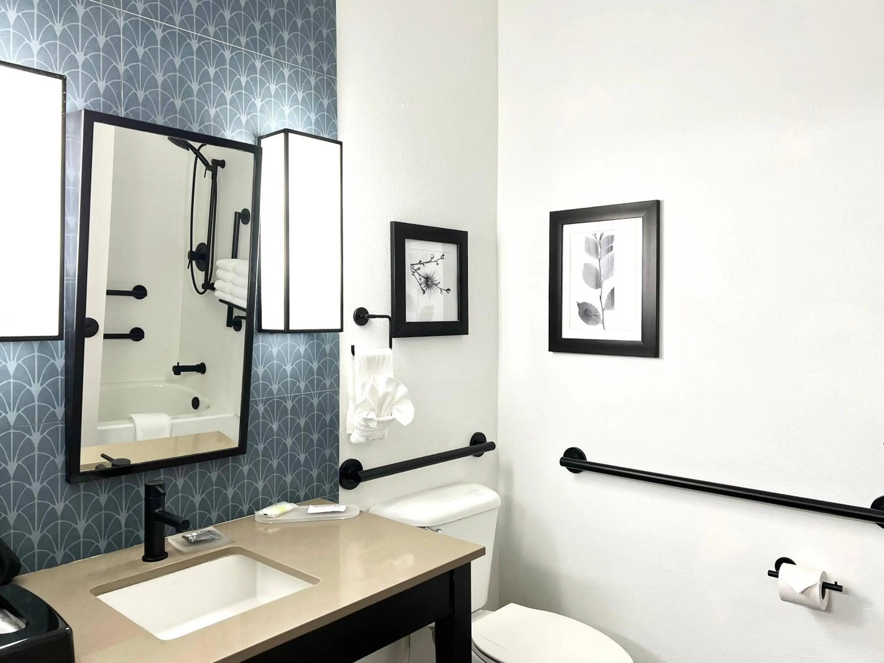 Bedroom in Country Inn & Suites by Radisson, Tucson Airport, AZ