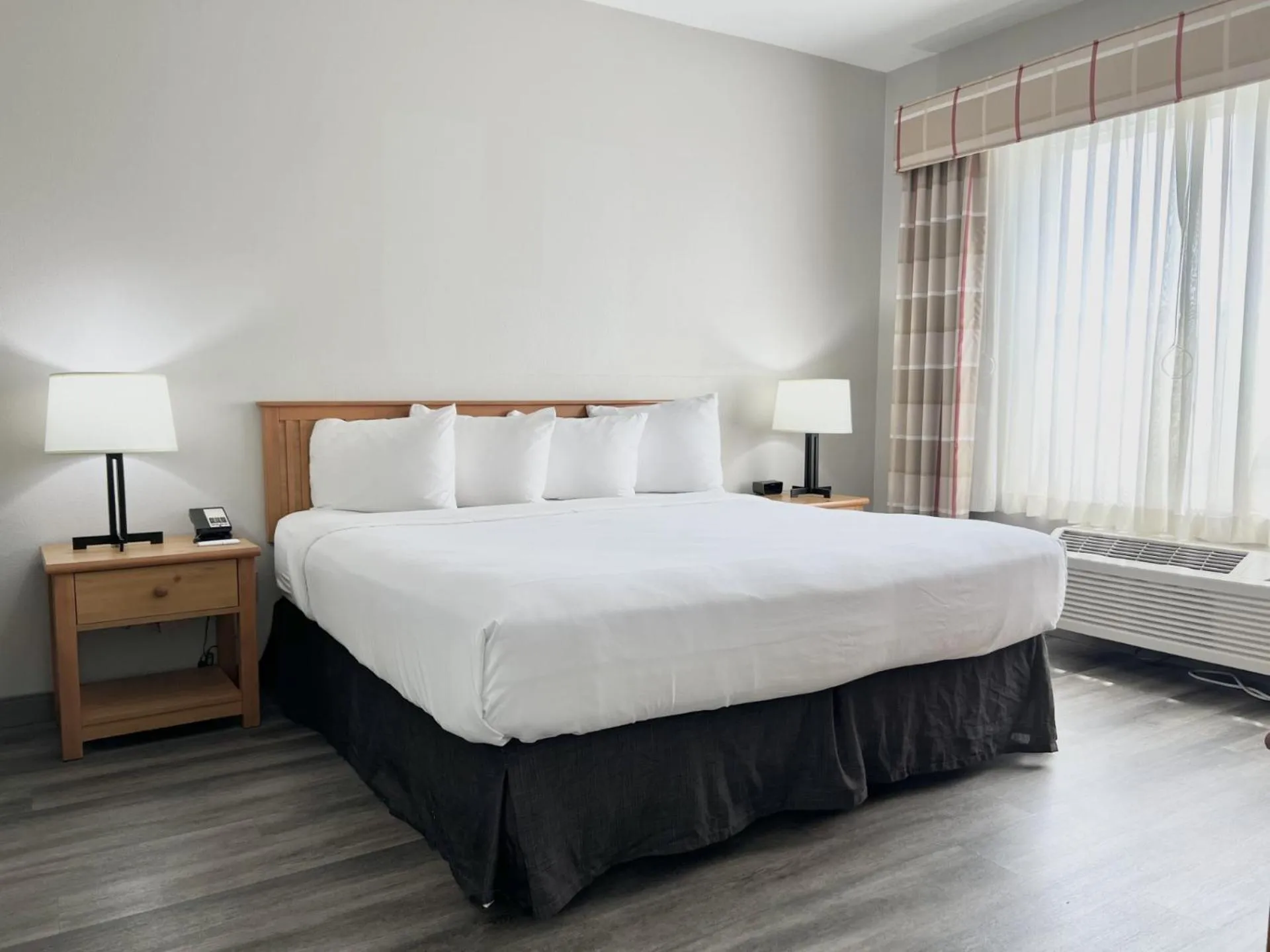 Bed in Country Inn & Suites by Radisson, Tucson Airport, AZ