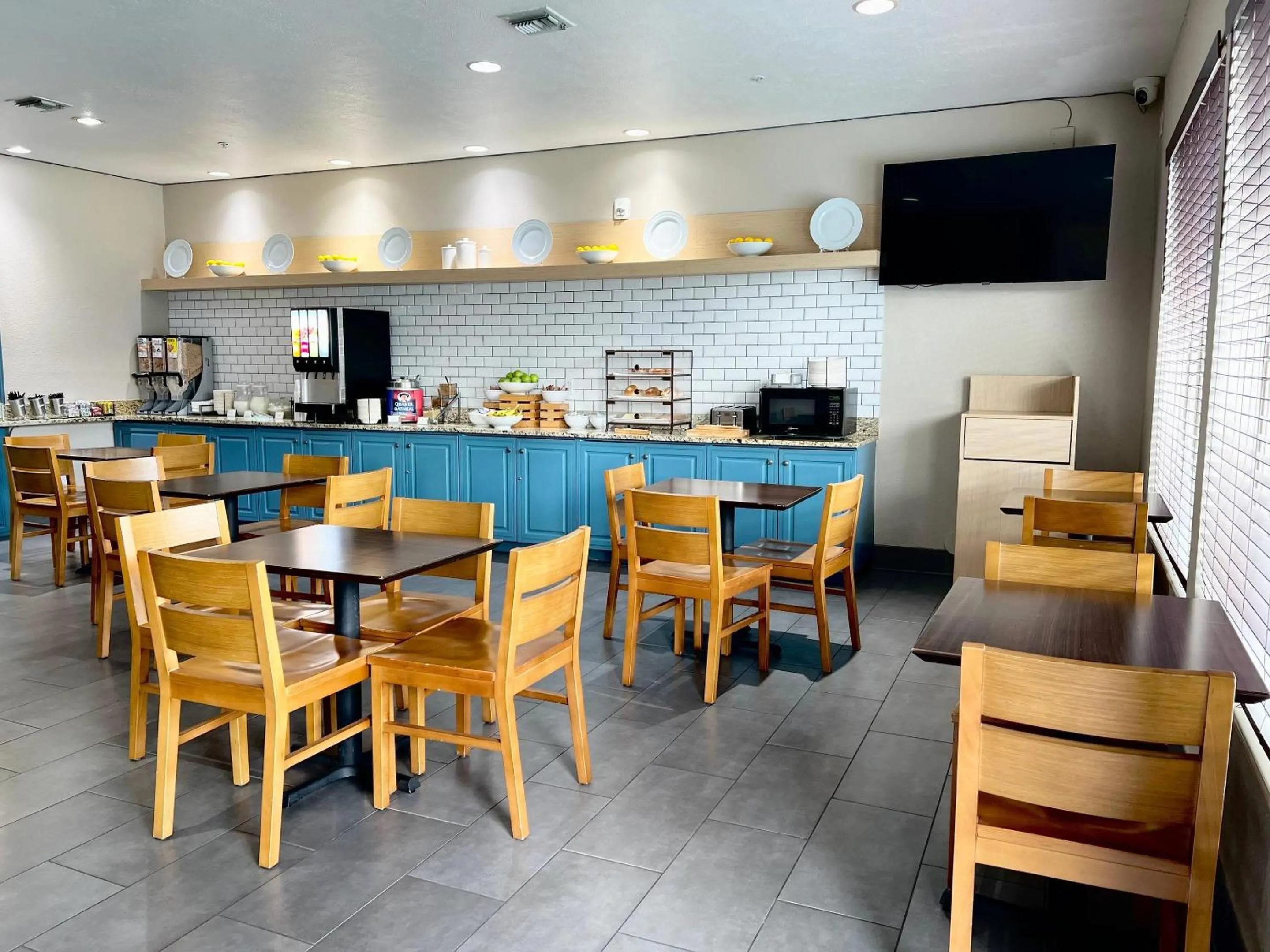 Breakfast in Country Inn & Suites by Radisson, Tucson Airport, AZ