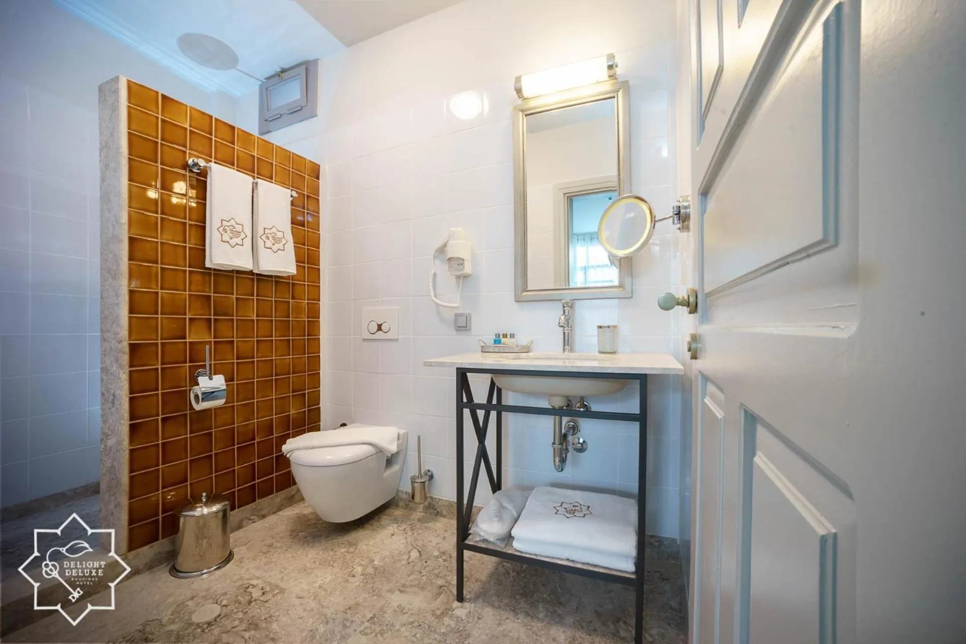 Shower in Delight Deluxe Hotel