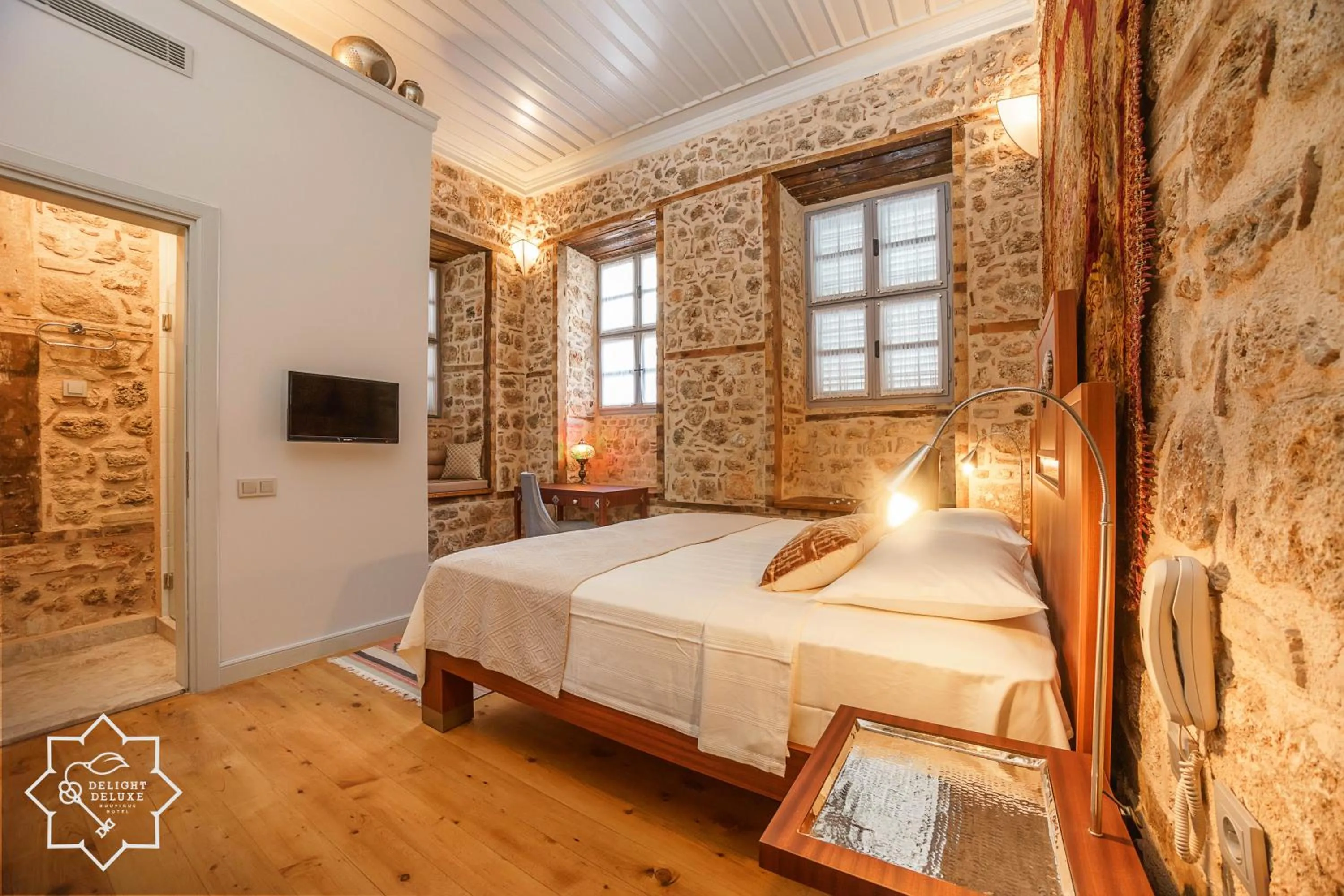 Photo of the whole room, Bed in Delight Deluxe Hotel