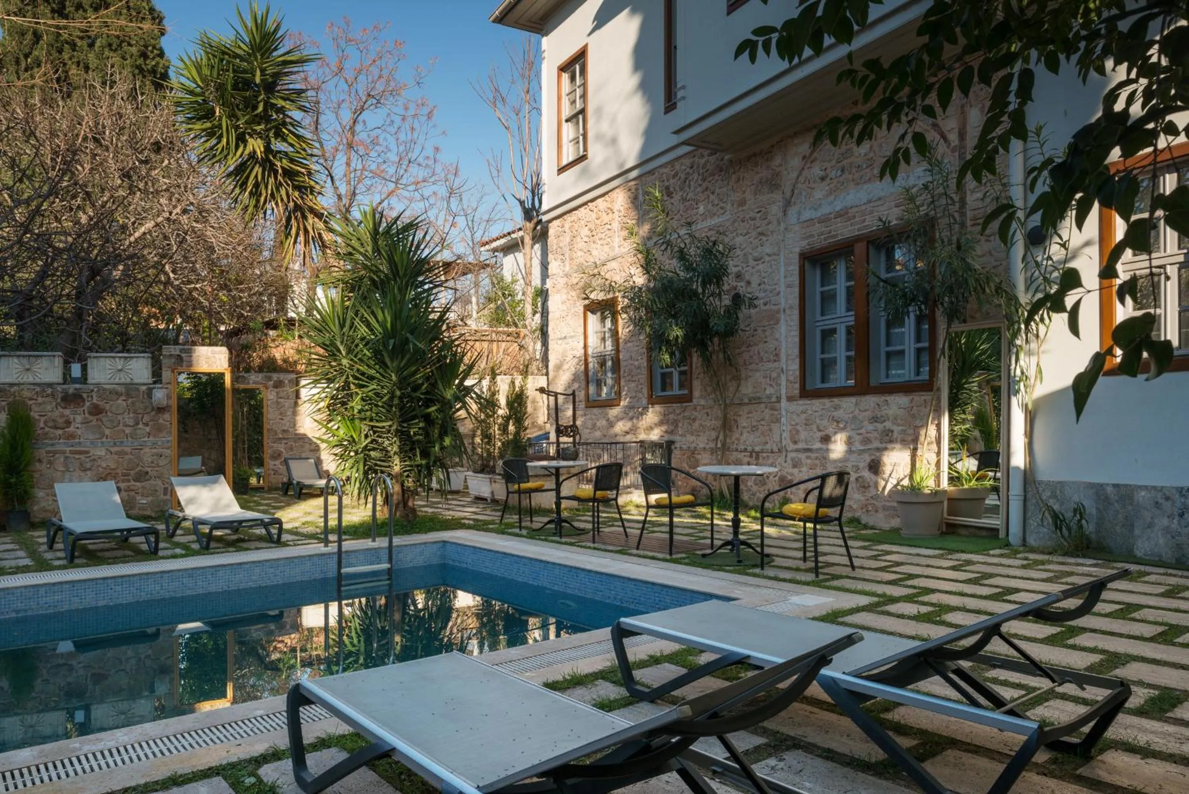 Swimming pool in Delight Deluxe Hotel