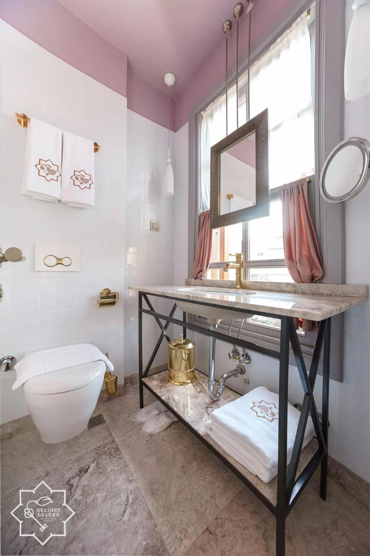 Toilet in Delight Deluxe Hotel