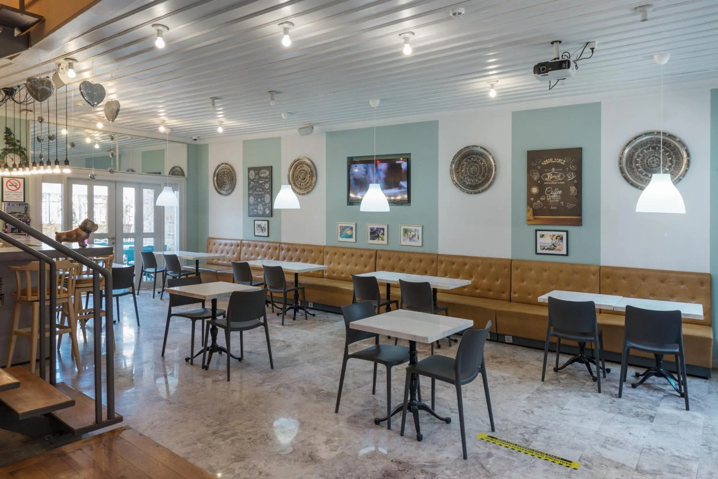 Restaurant/places to eat in Delight Deluxe Hotel