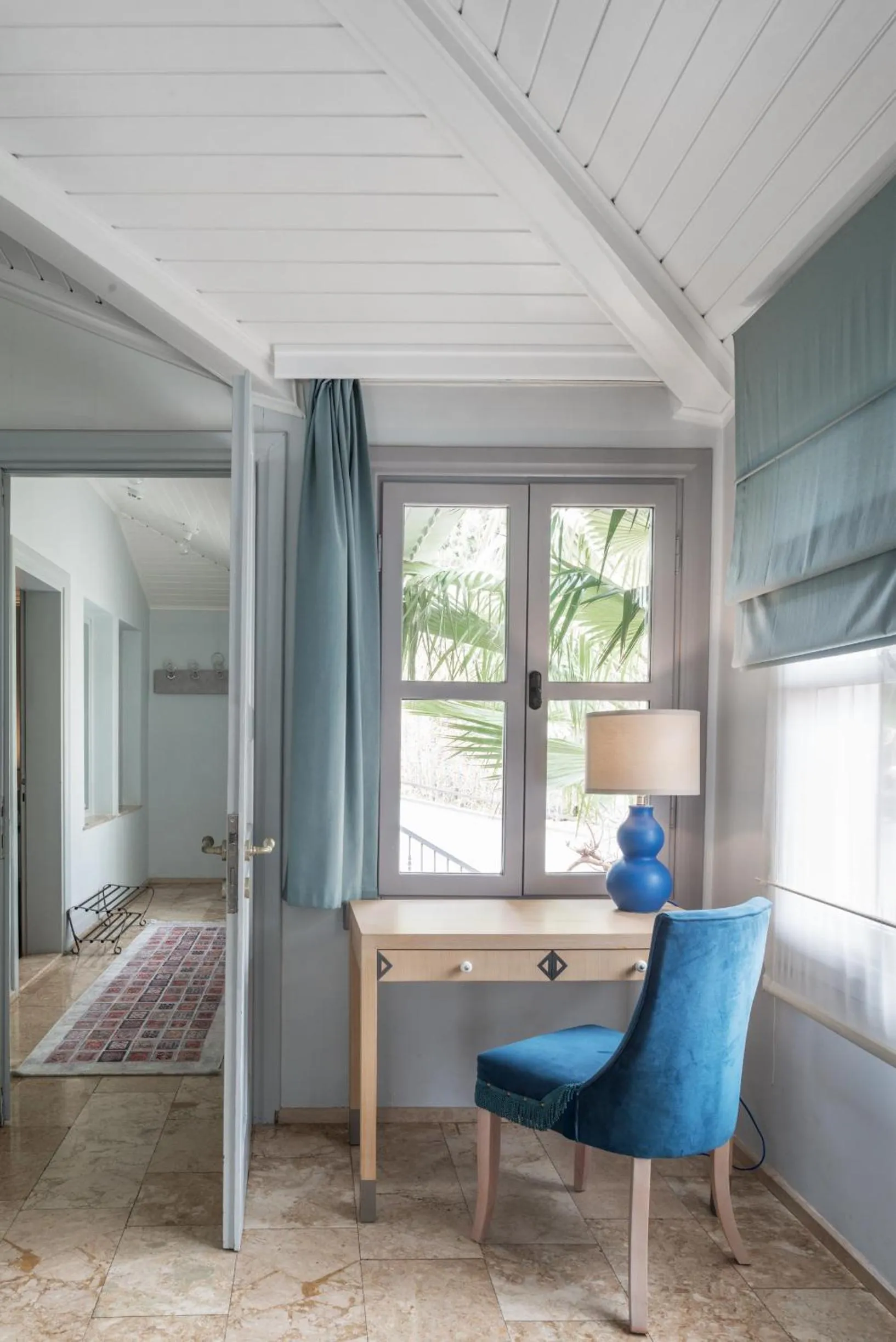 Bed in Delight Deluxe Hotel