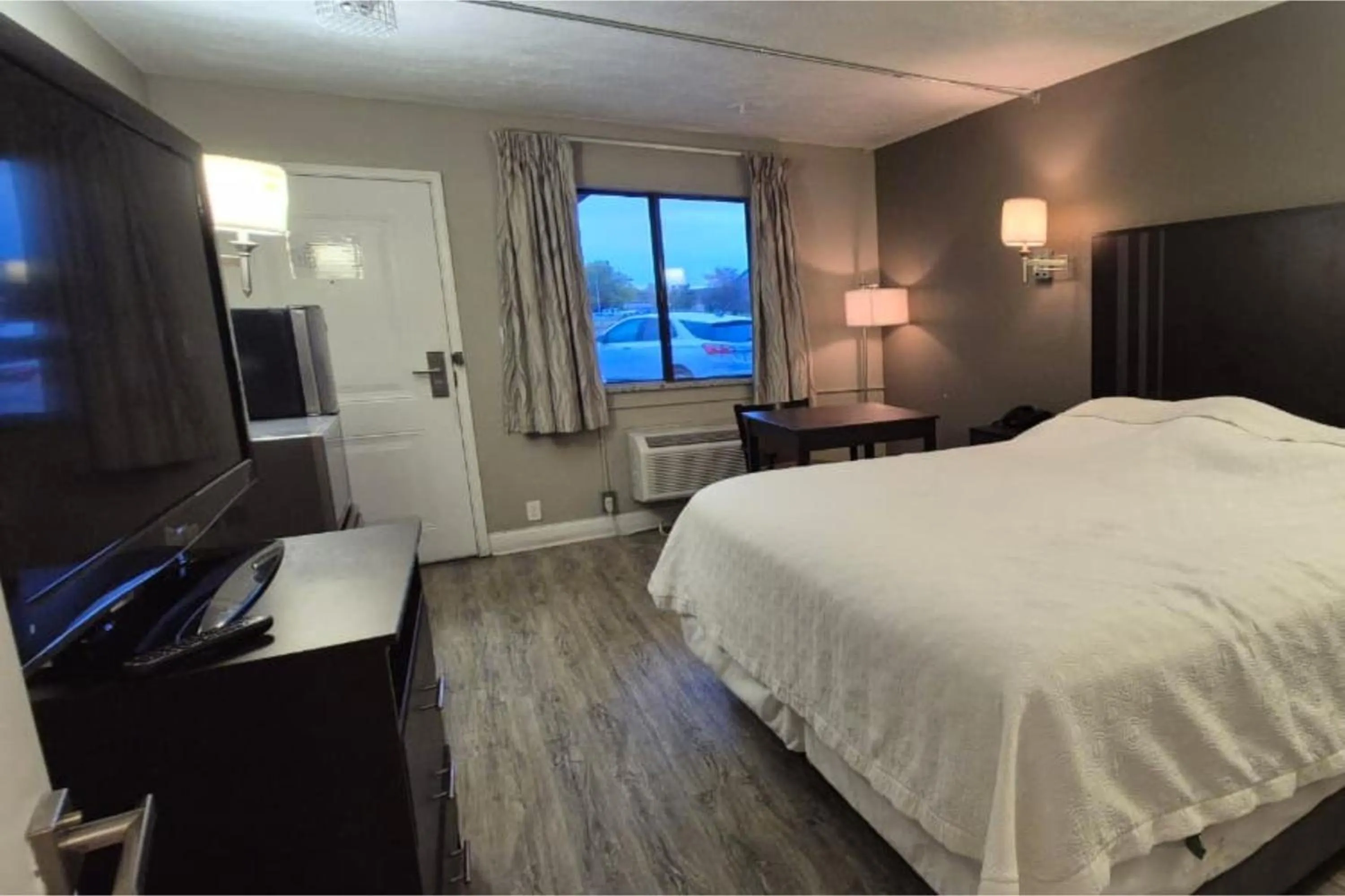 Bedroom, Bed in Economy Inn Merrillville By Townhouse I 65