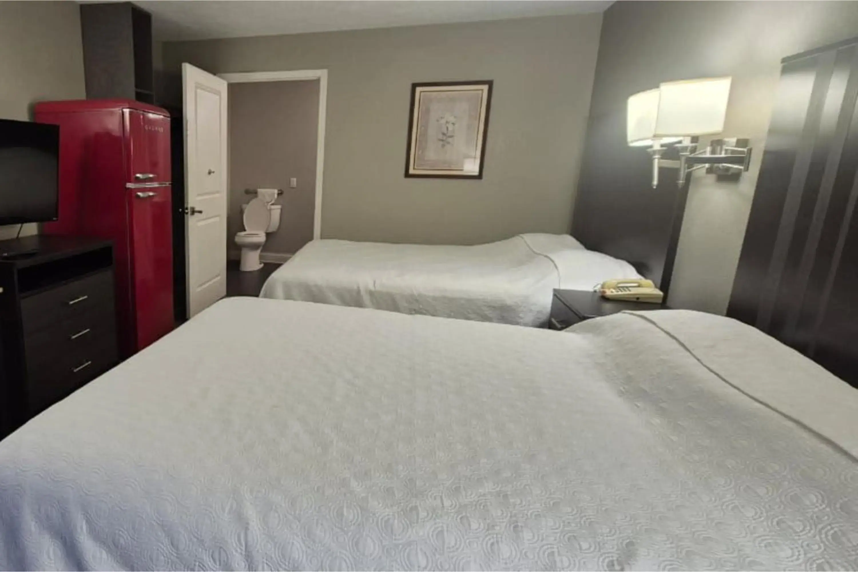 2 Queen Beds Non-Smoking in Economy Inn Merrillville By Townhouse I 65 2 Queen Beds Non-Smoking in Economy Inn Merrillville By Townhouse I 65