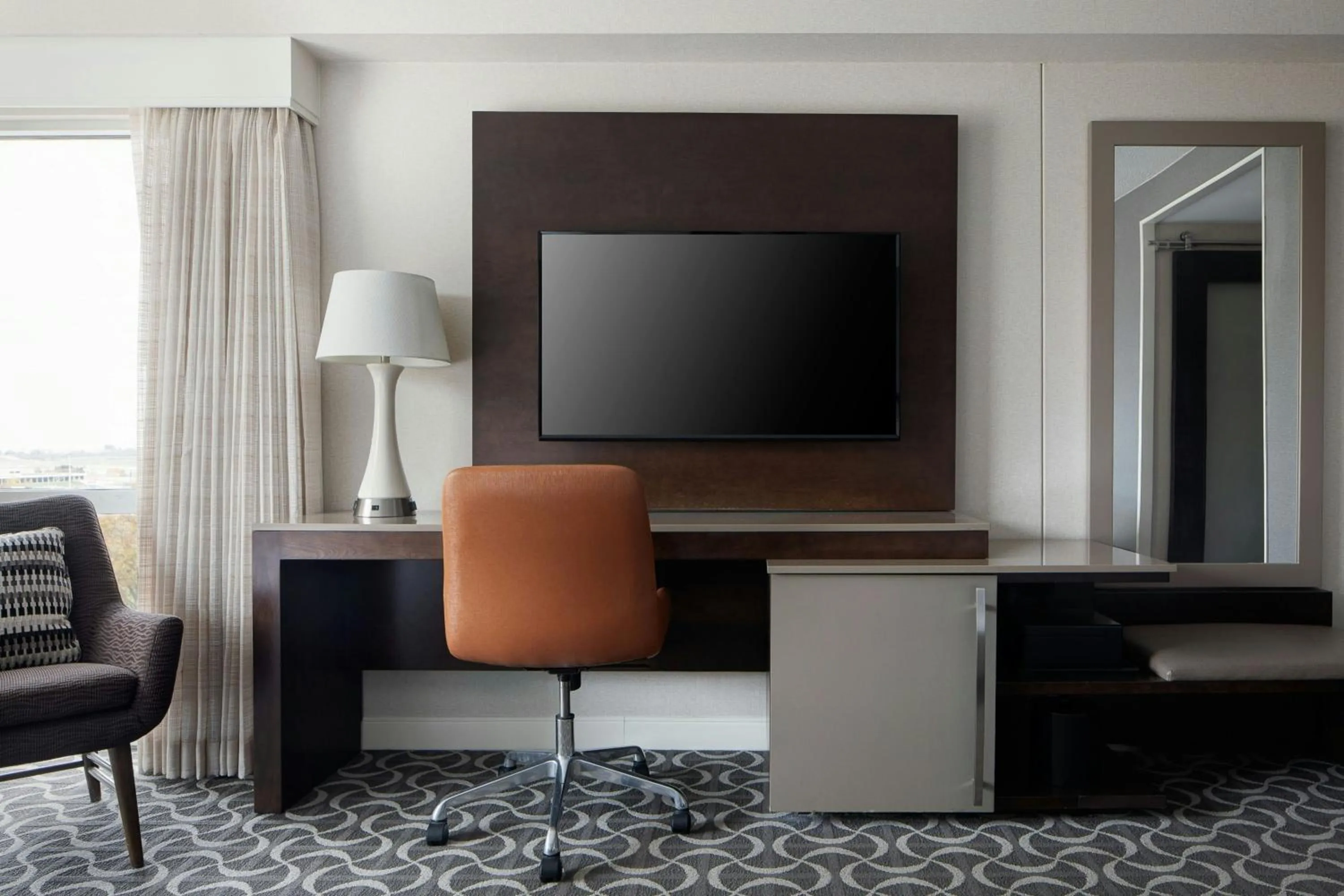 Photo of the whole room in Marriott St. Louis Airport