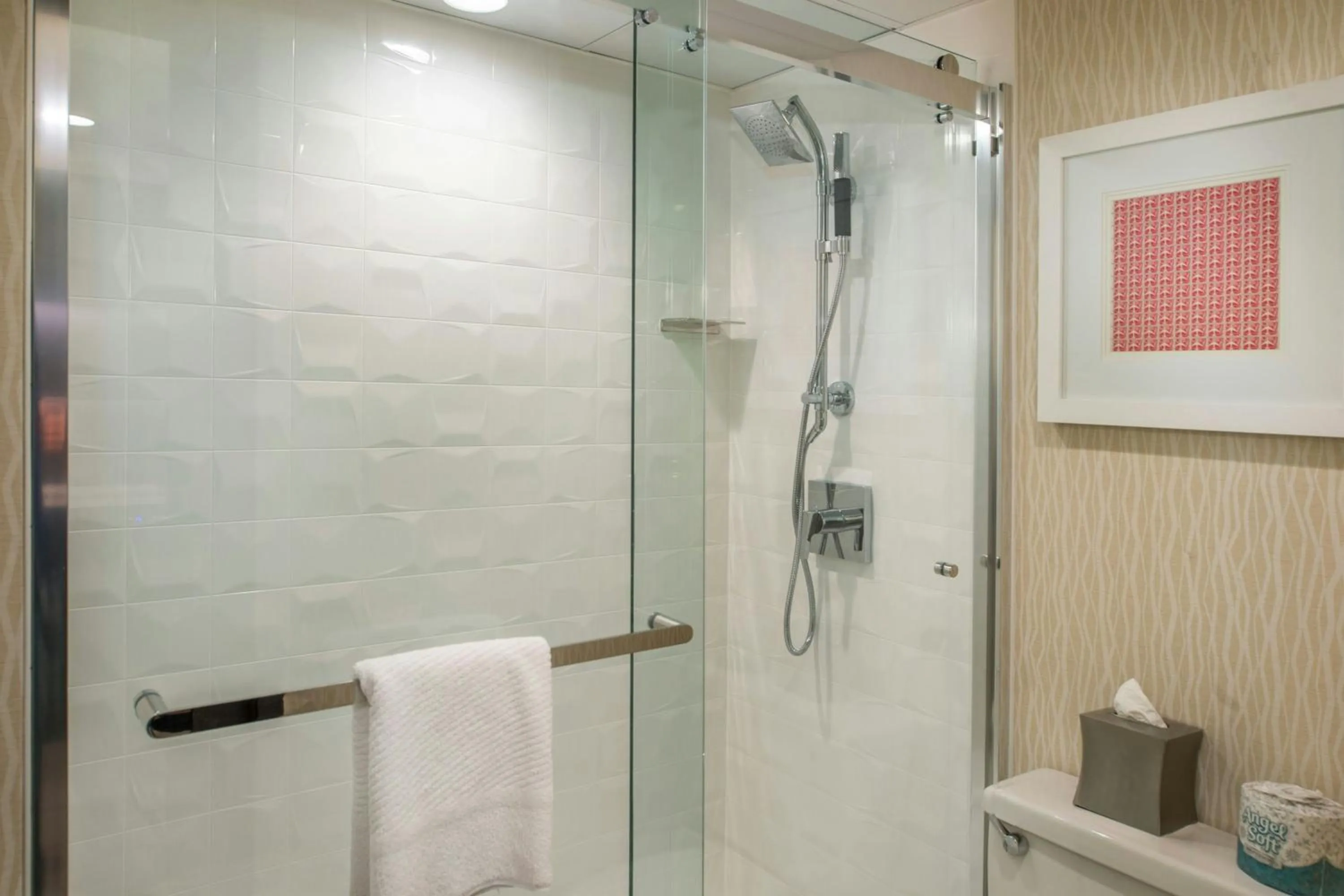 Bathroom in Marriott St. Louis Airport