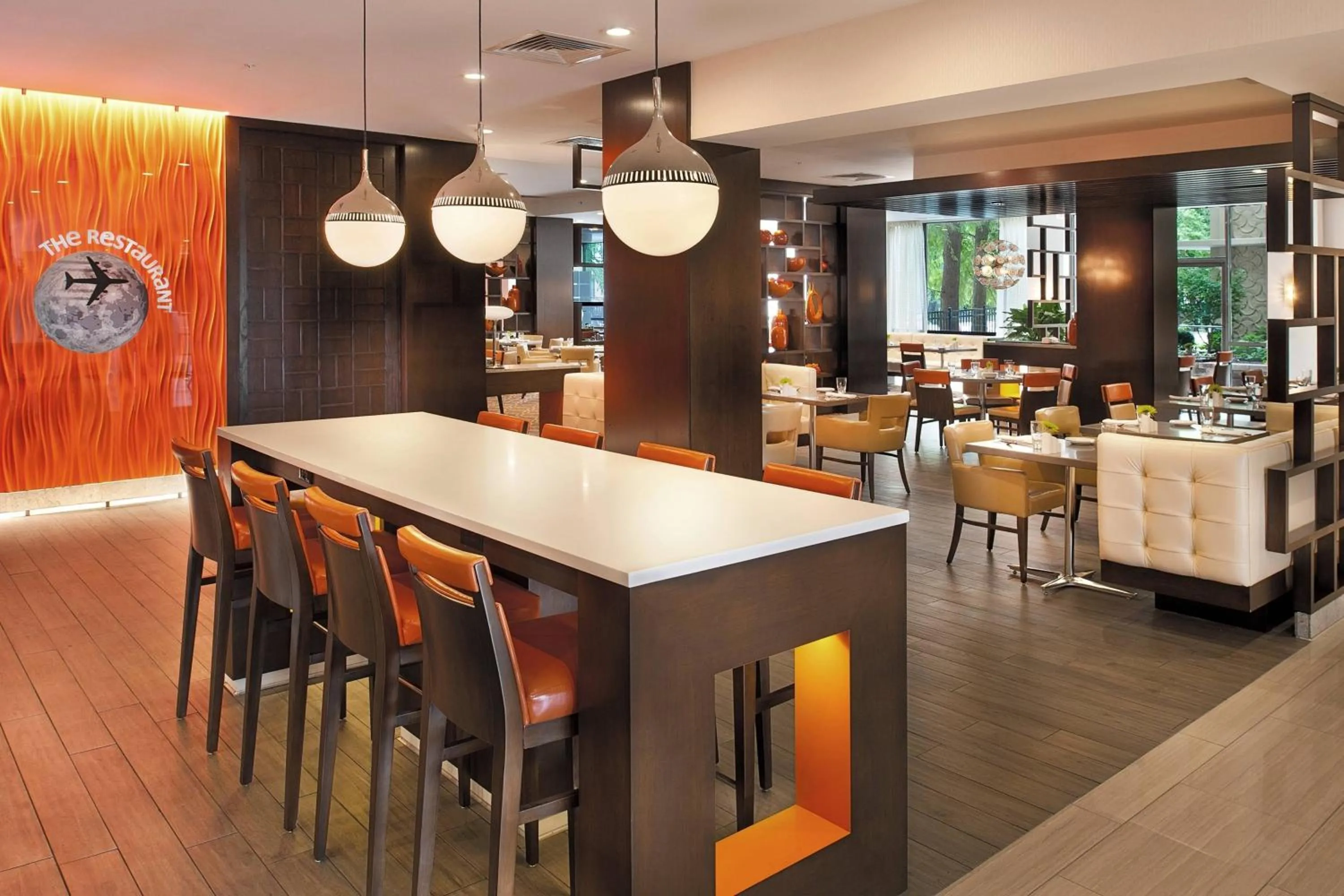 Restaurant/places to eat in Marriott St. Louis Airport