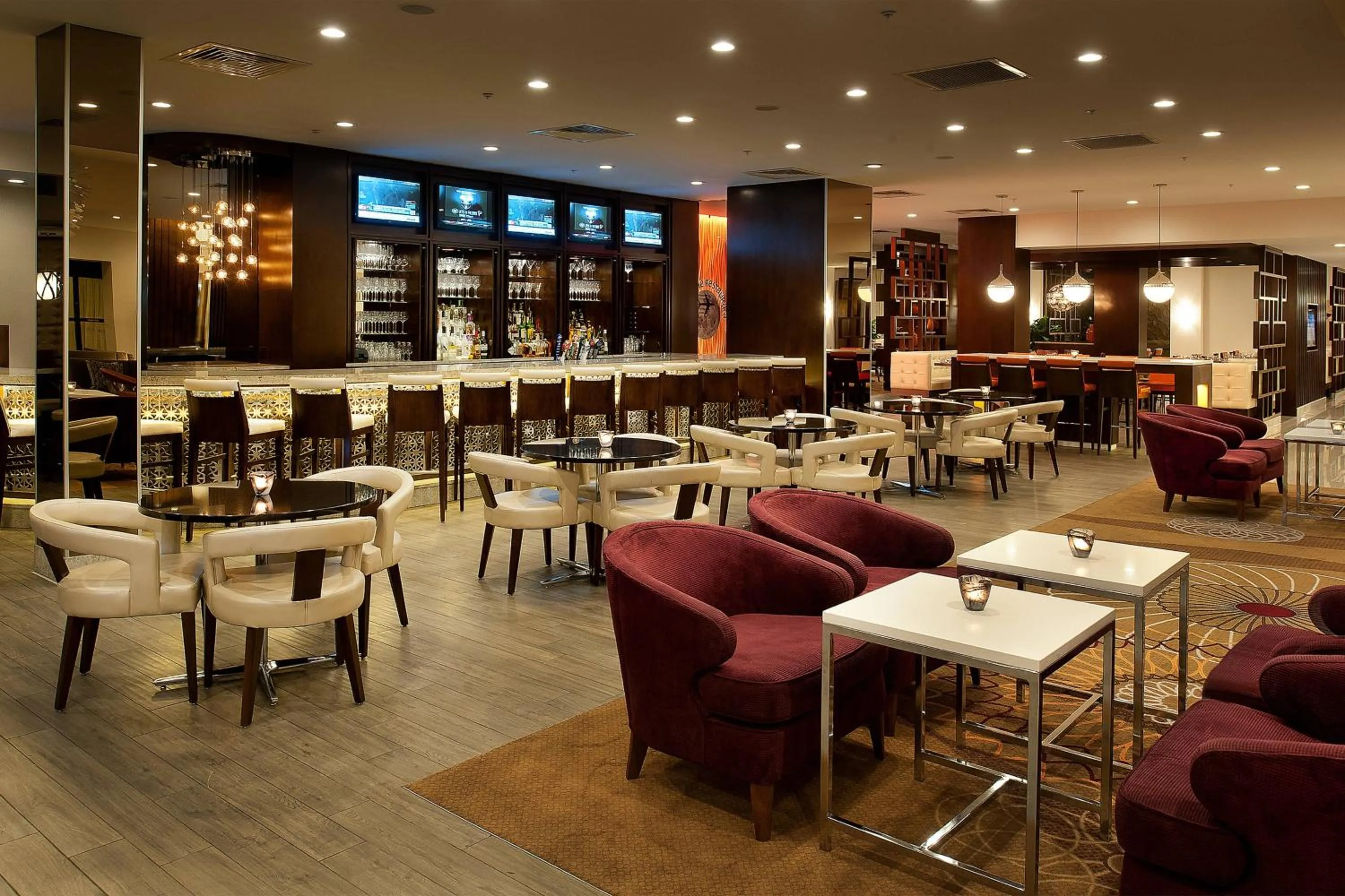 Lounge or bar in Marriott St. Louis Airport