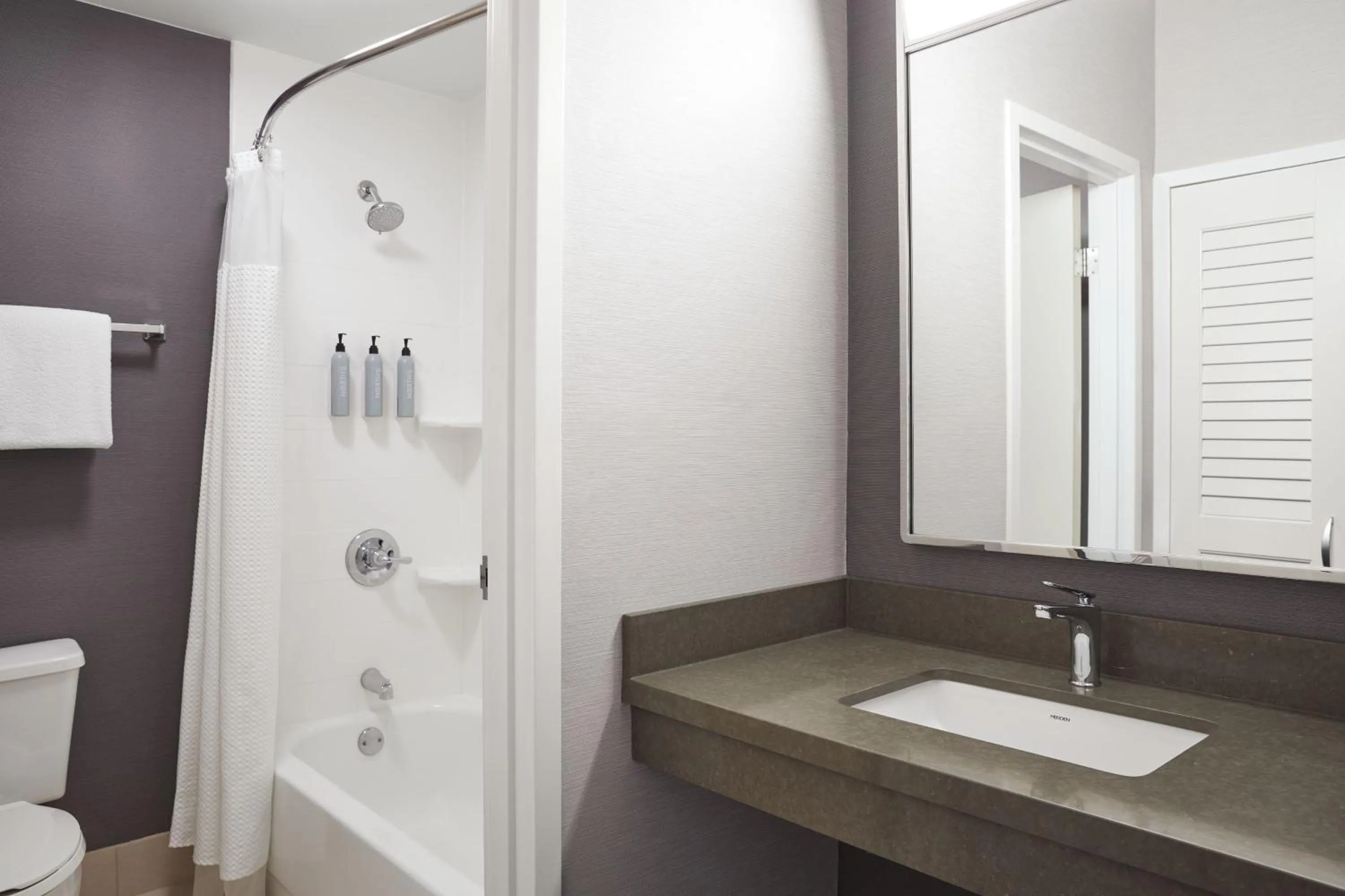 Bathroom in Courtyard by Marriott St. Louis Downtown West