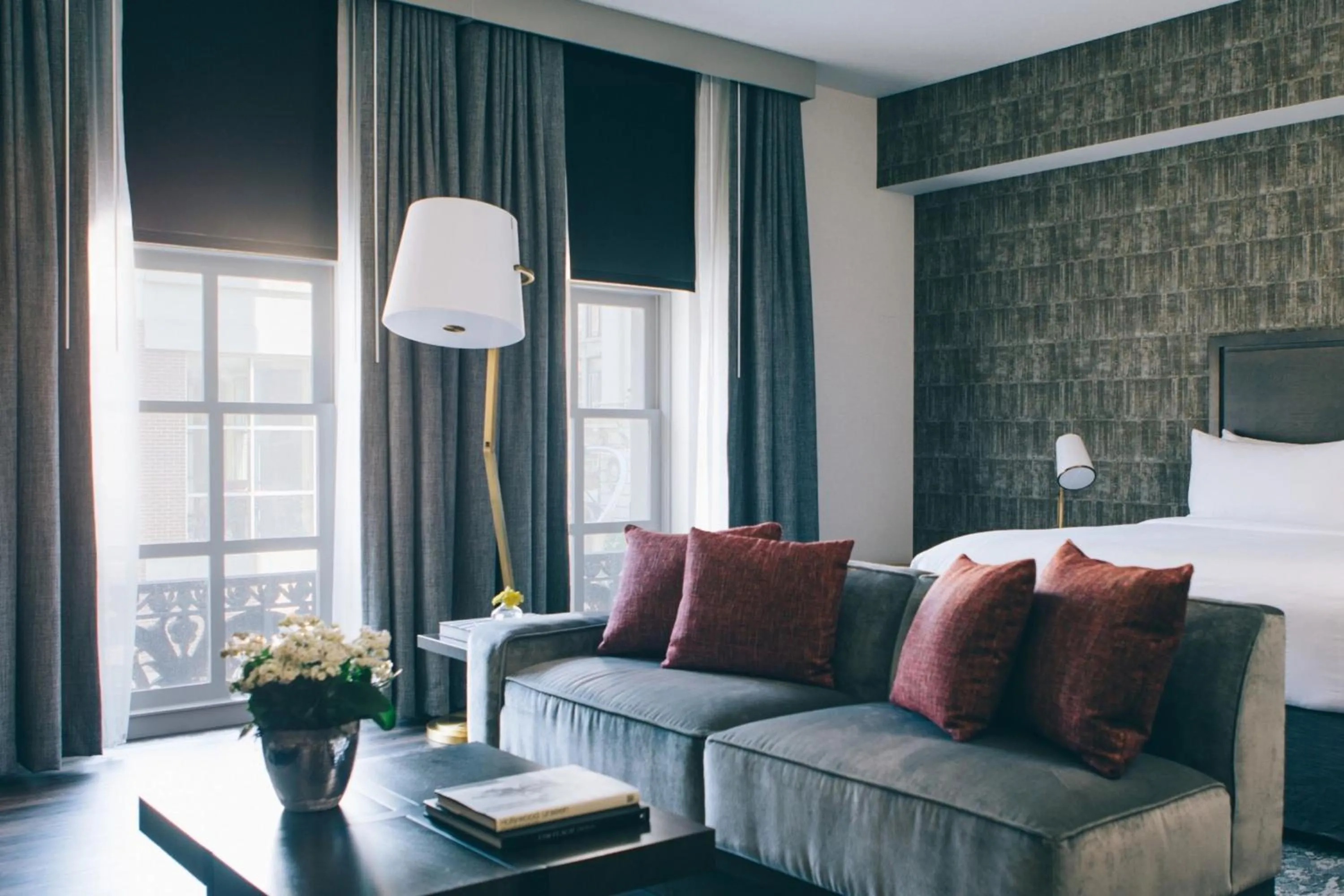 Photo of the whole room, Bed in Marriott St. Louis Grand