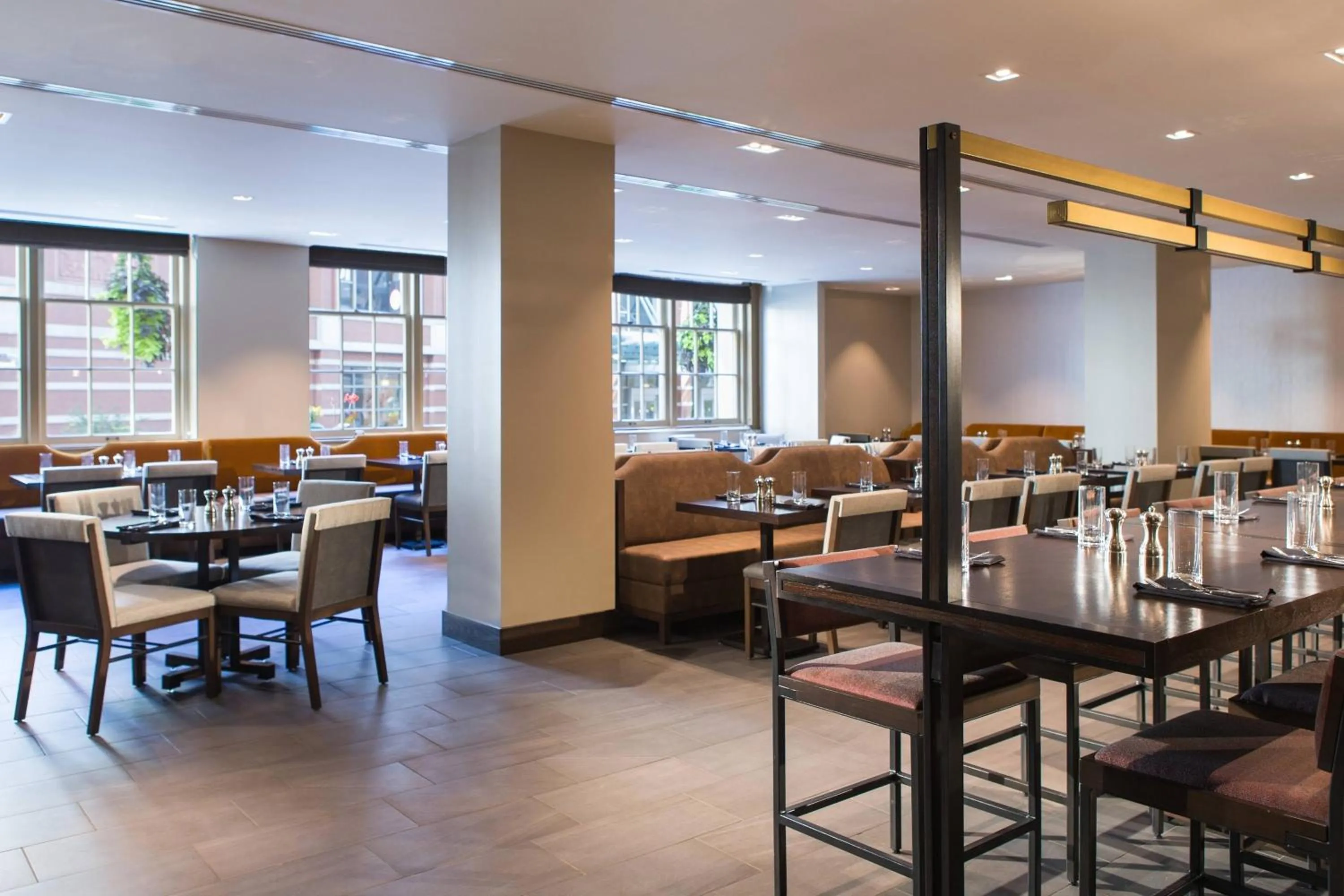 Lounge or bar in Marriott St. Louis Grand