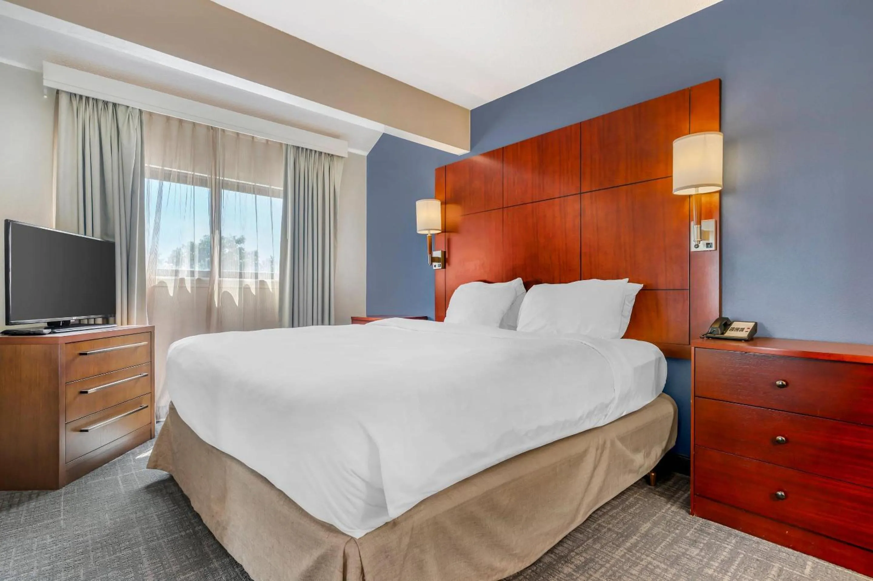 Bedroom, Bed in MainStay Suites St Louis - Galleria