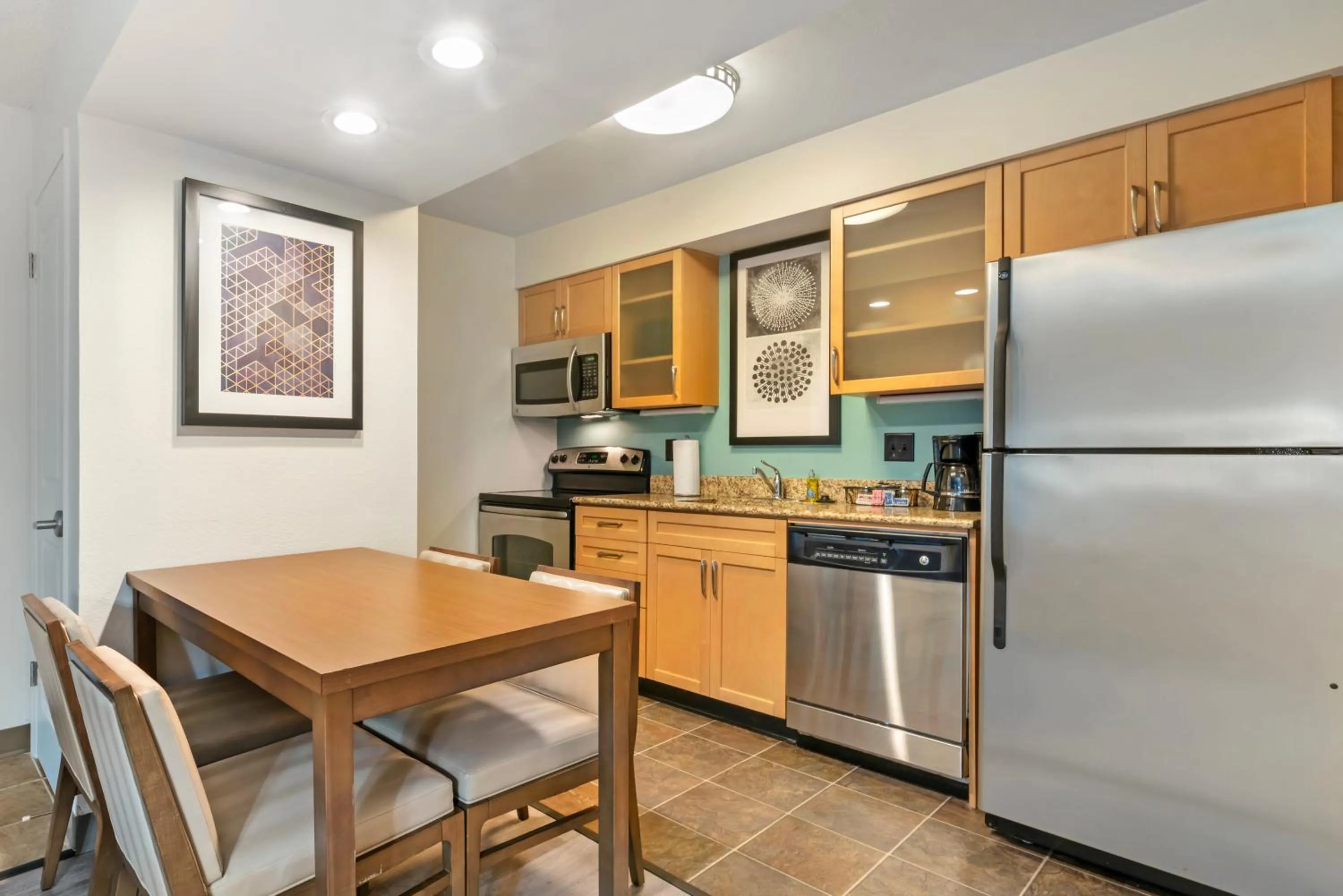kitchen in MainStay Suites St Louis - Galleria