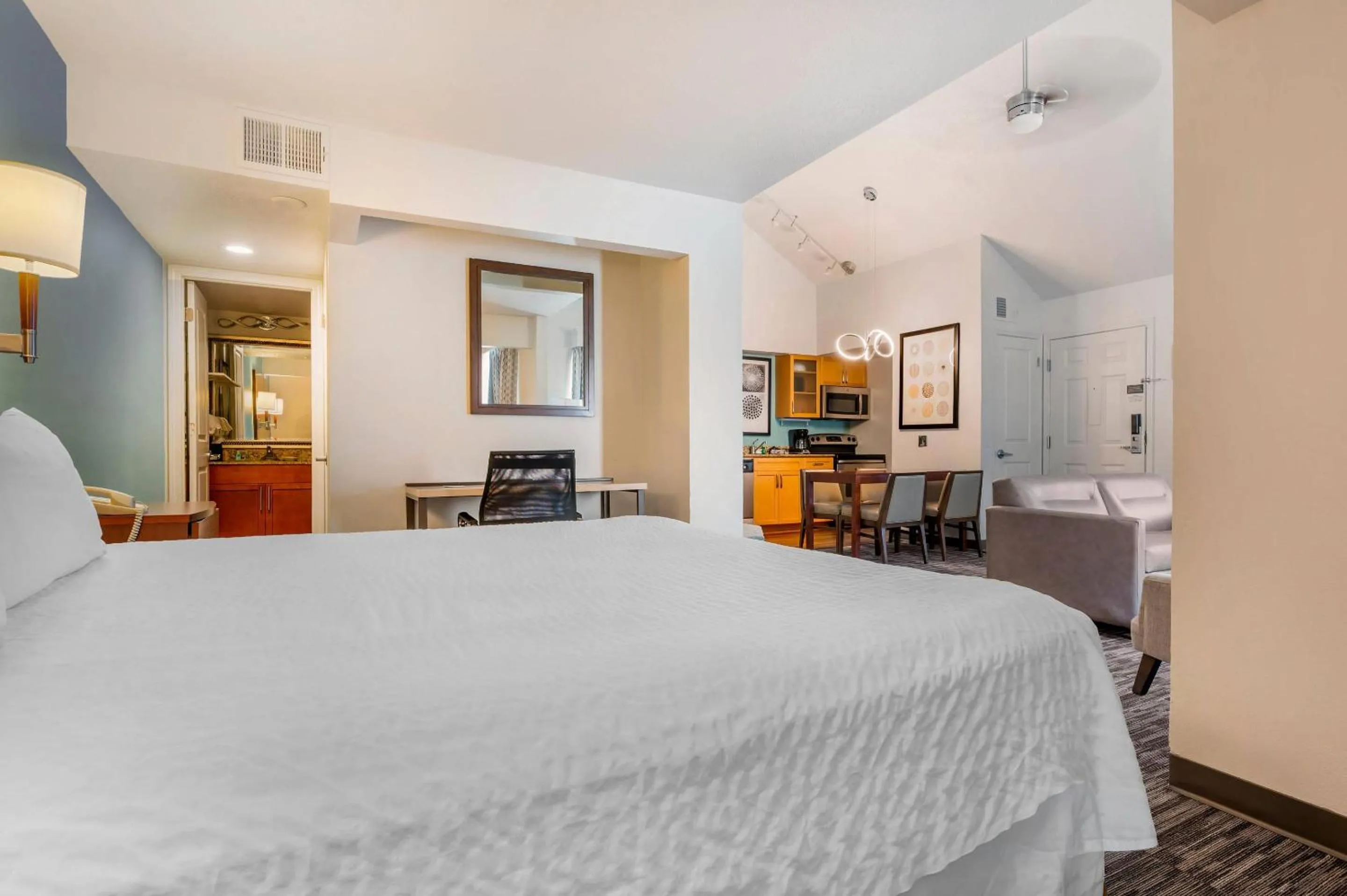 Bedroom, Bed in MainStay Suites St Louis - Galleria