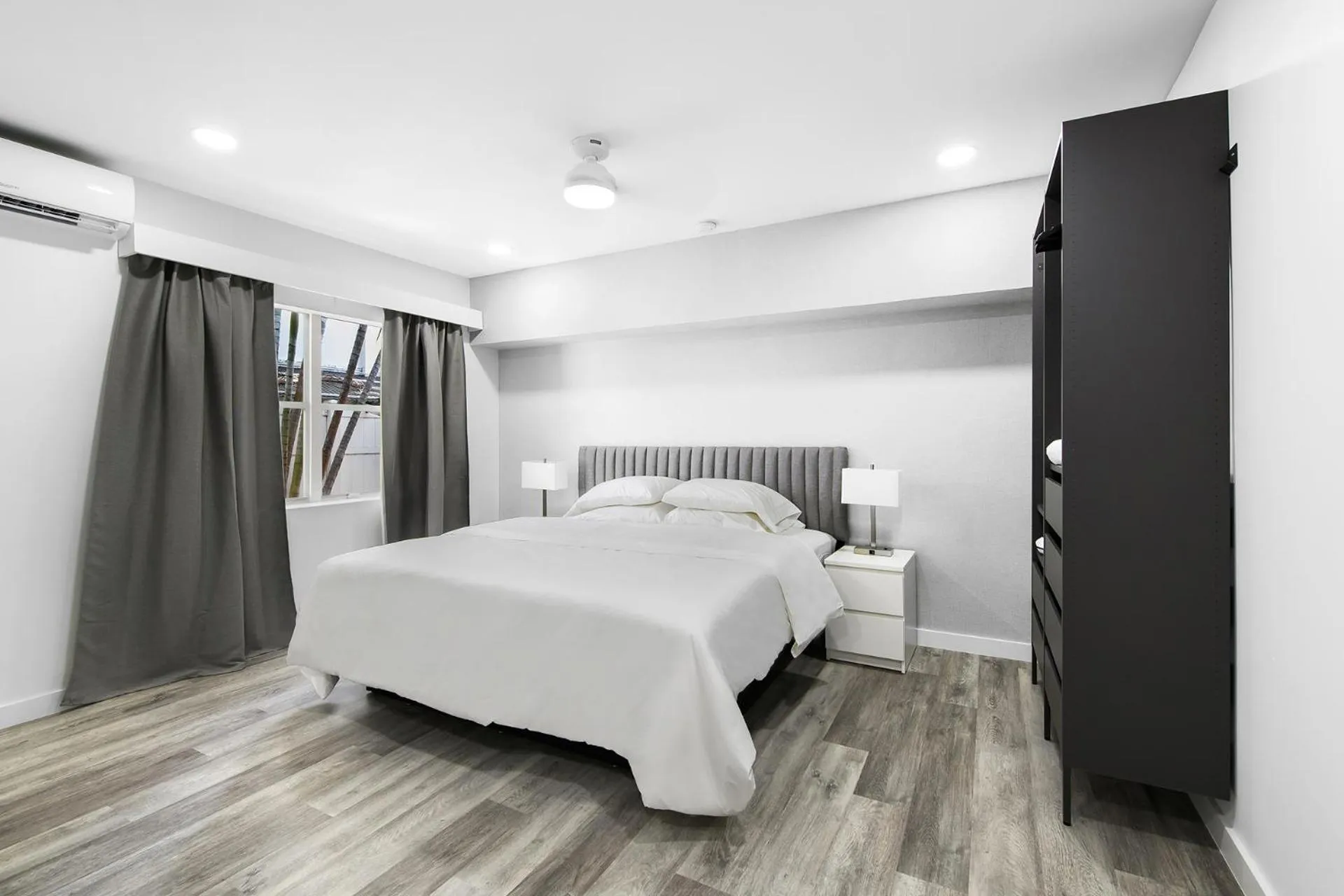 Bed in The Hotel Deauville