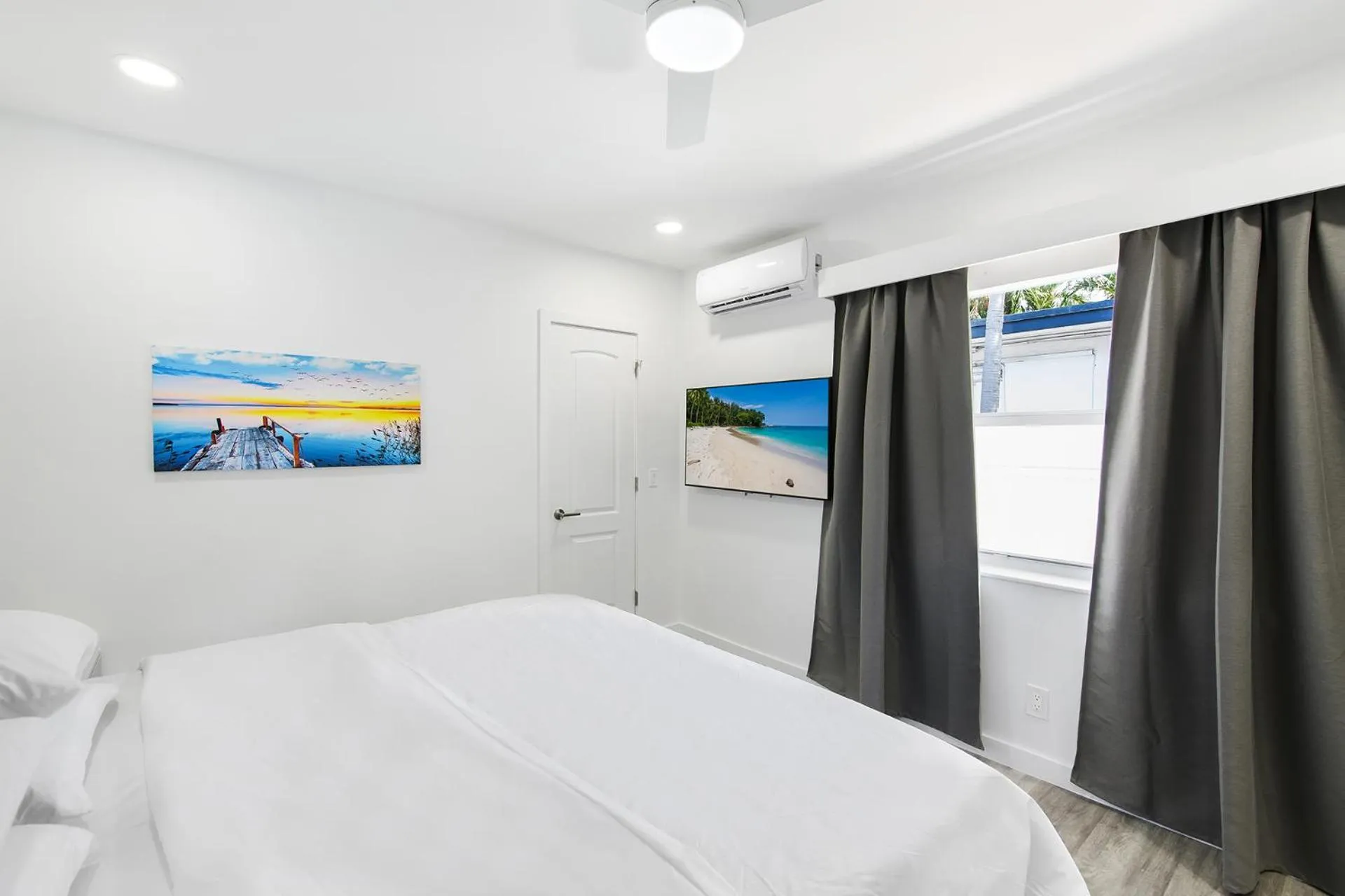 Bed in The Hotel Deauville