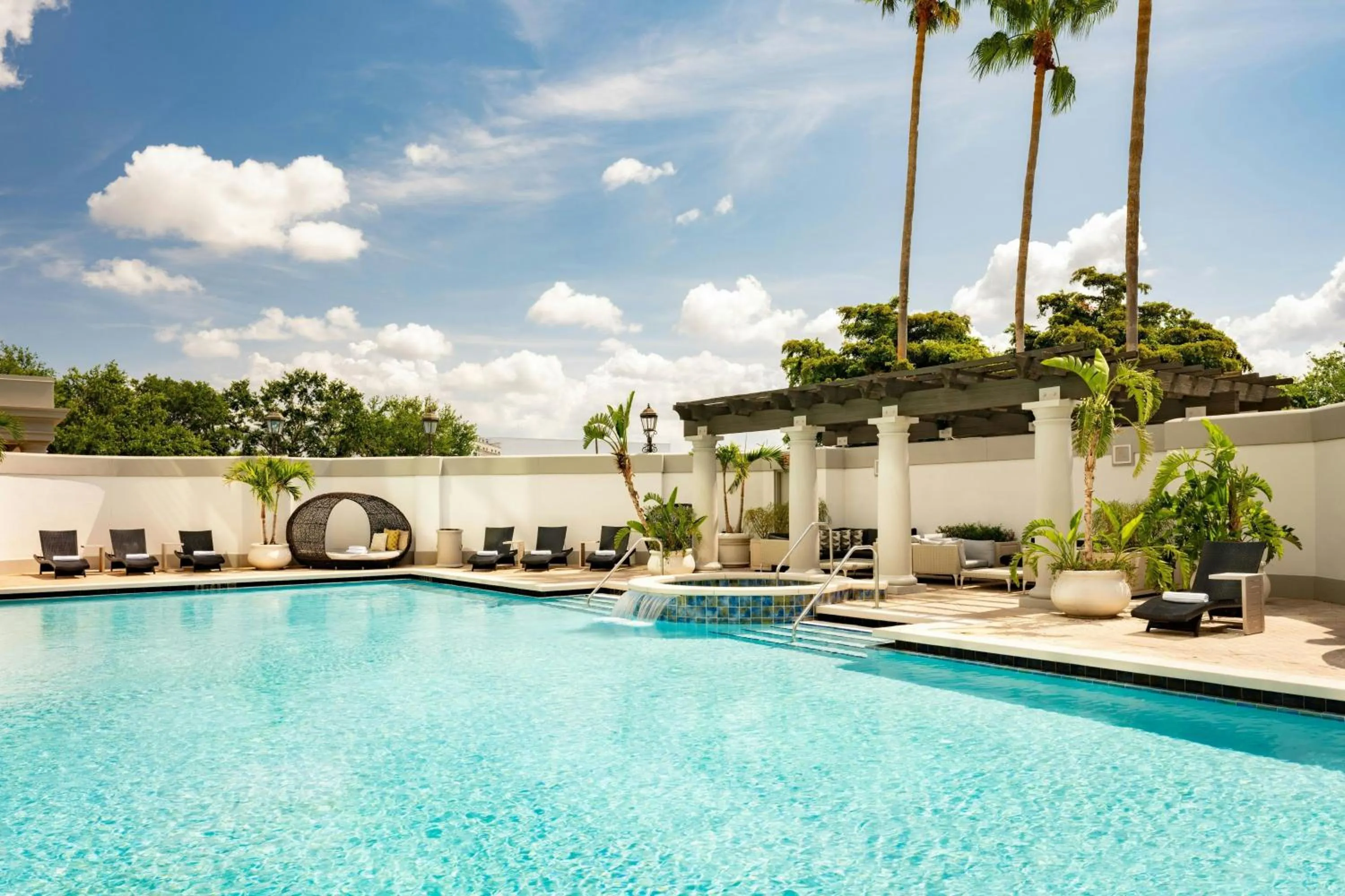 Swimming pool in Renaissance Tampa International Plaza Hotel