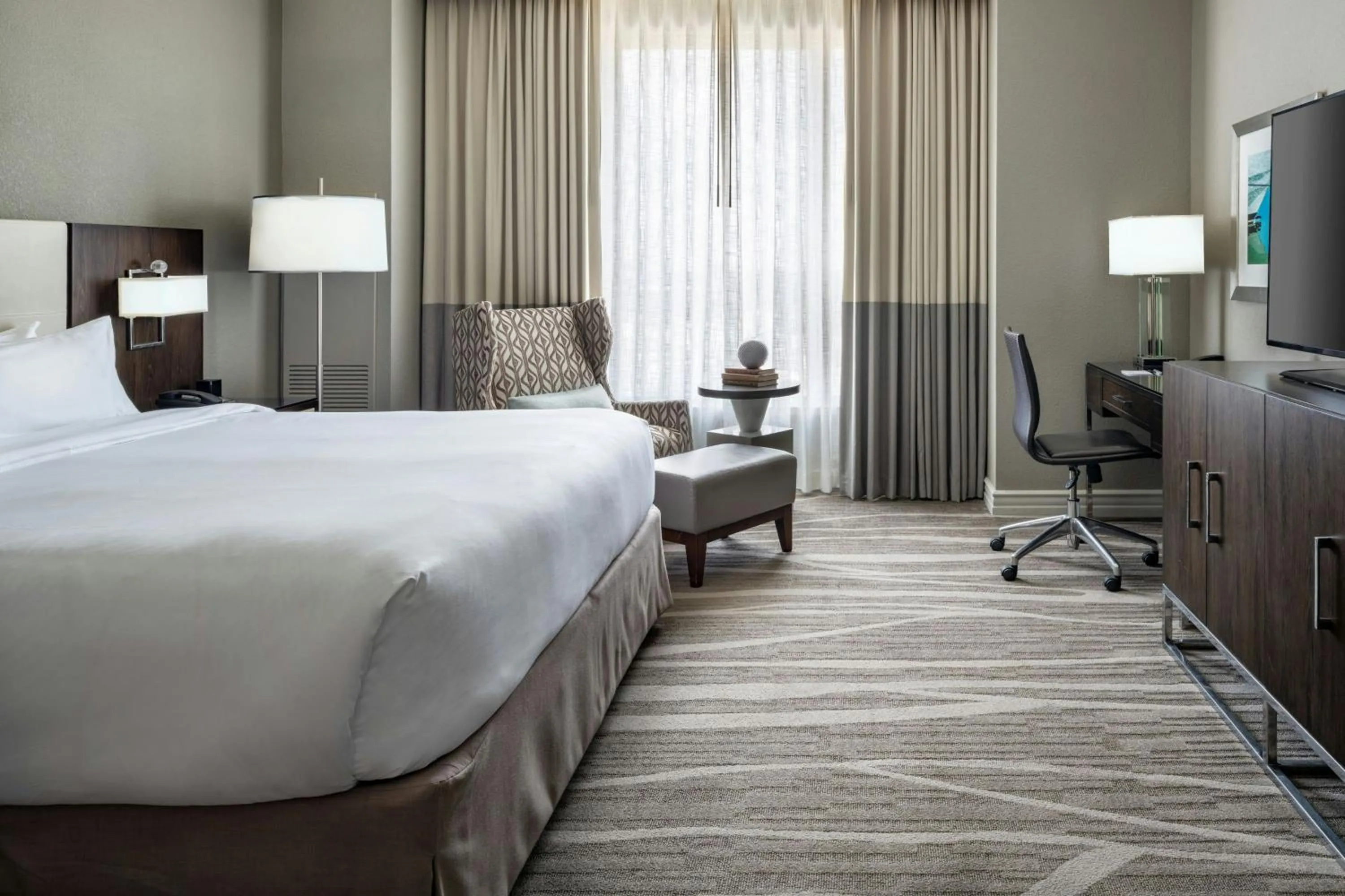 Bedroom, Bed in Renaissance Tampa International Plaza Hotel