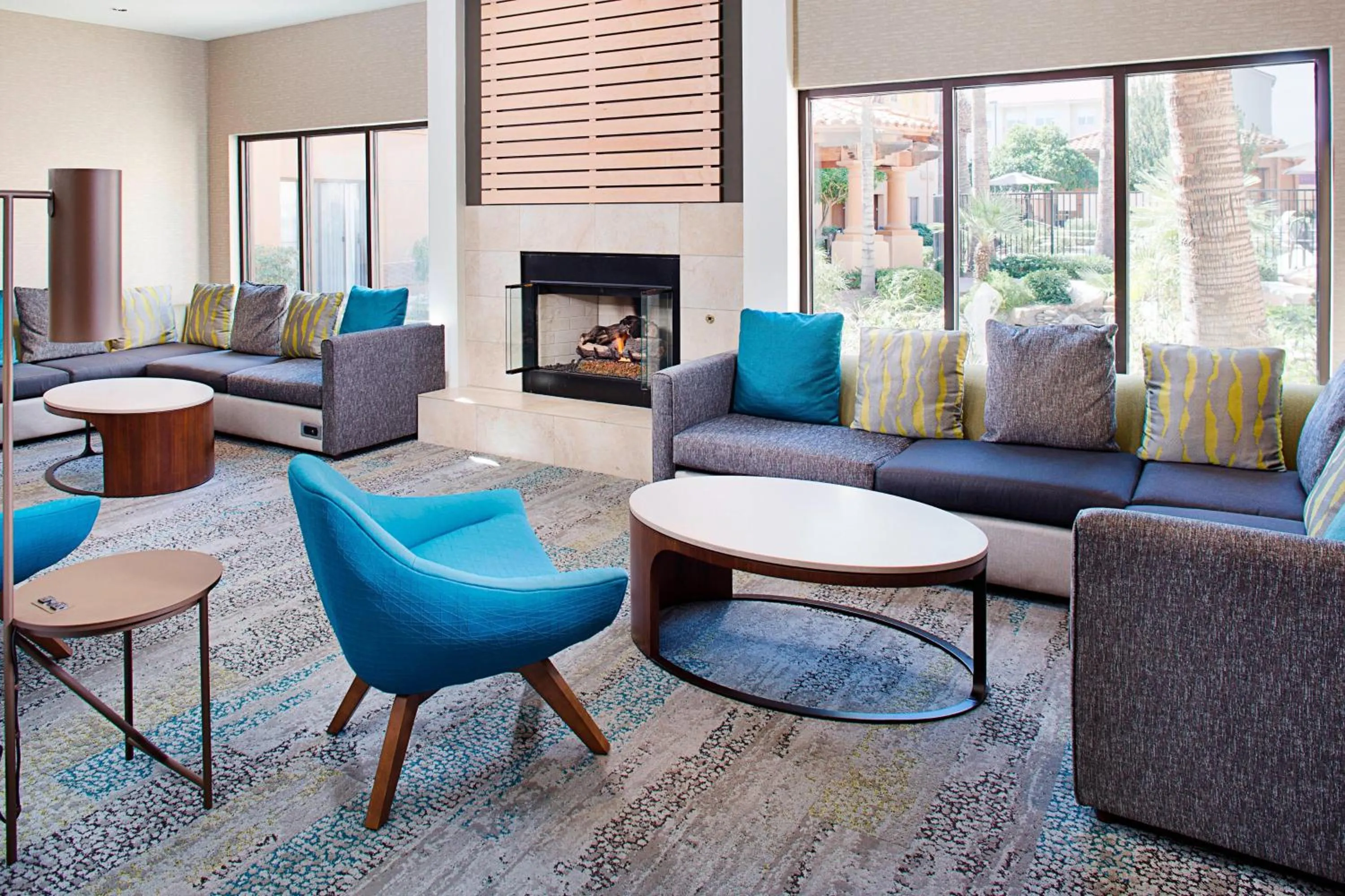 Communal lounge/ TV room in Courtyard by Marriott Tucson Williams Centre