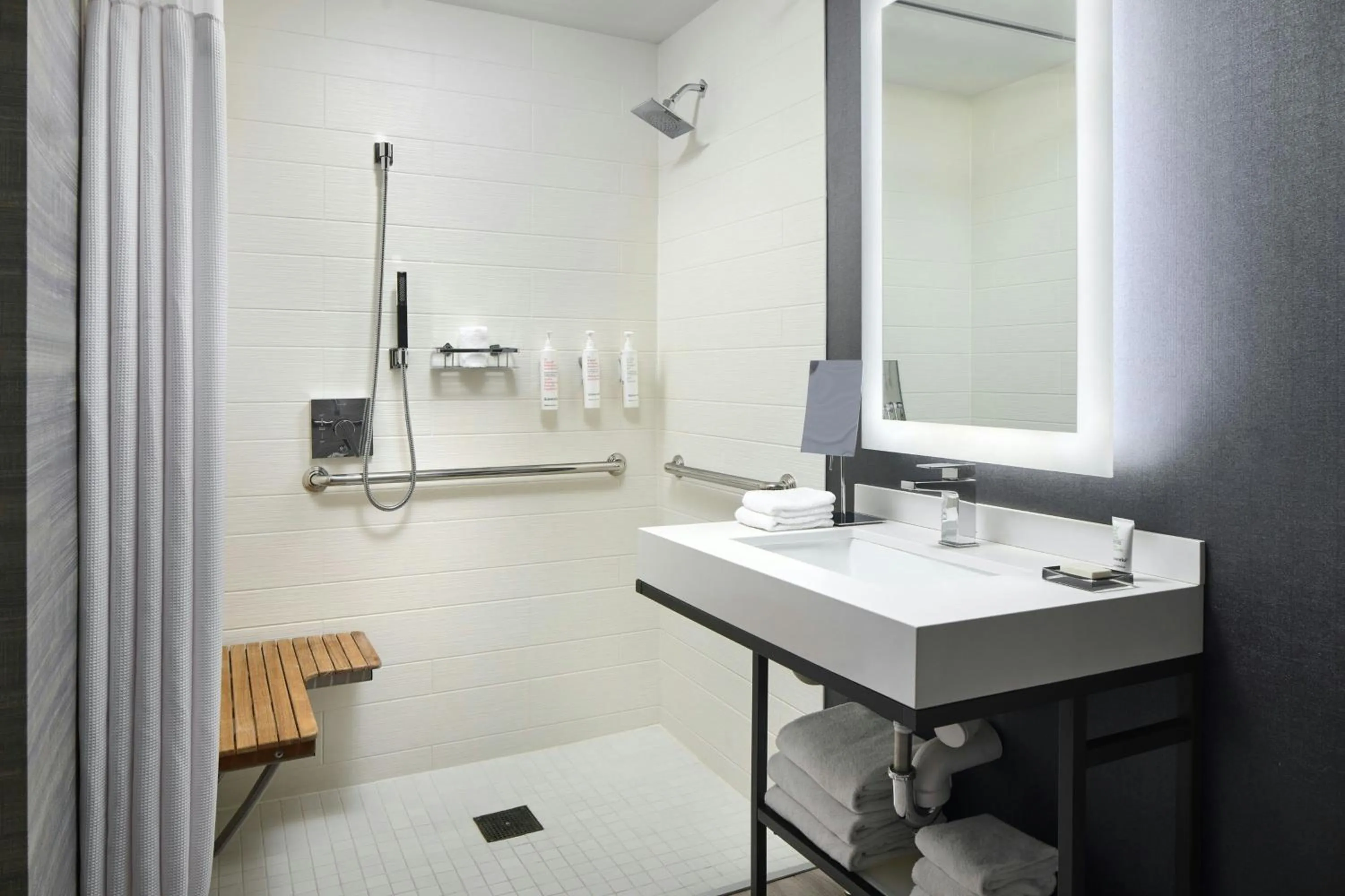 Bathroom in Bethesda North Marriott Hotel & Conference Center