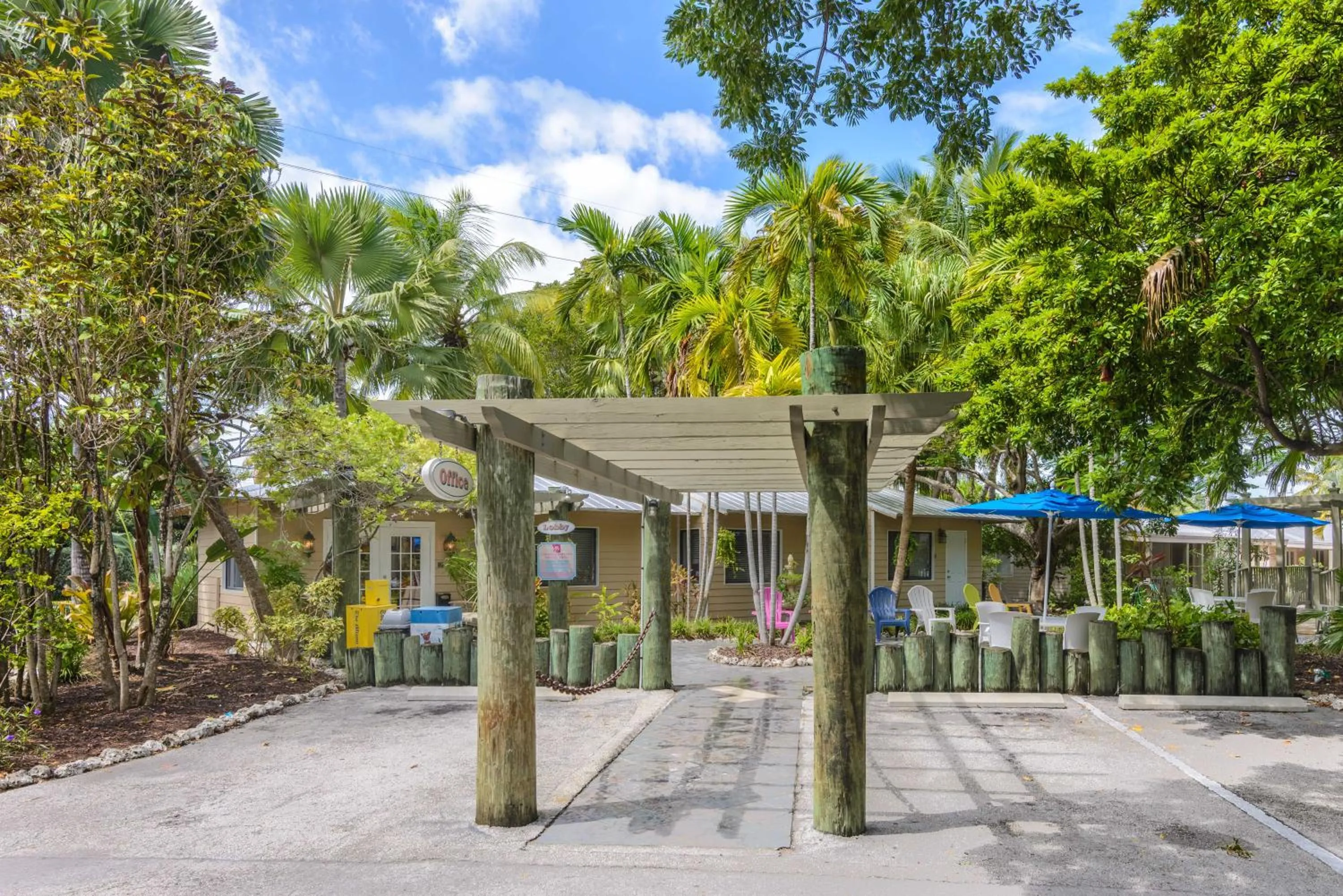 Area and facilities in Coconut Mallory Resort and Marina