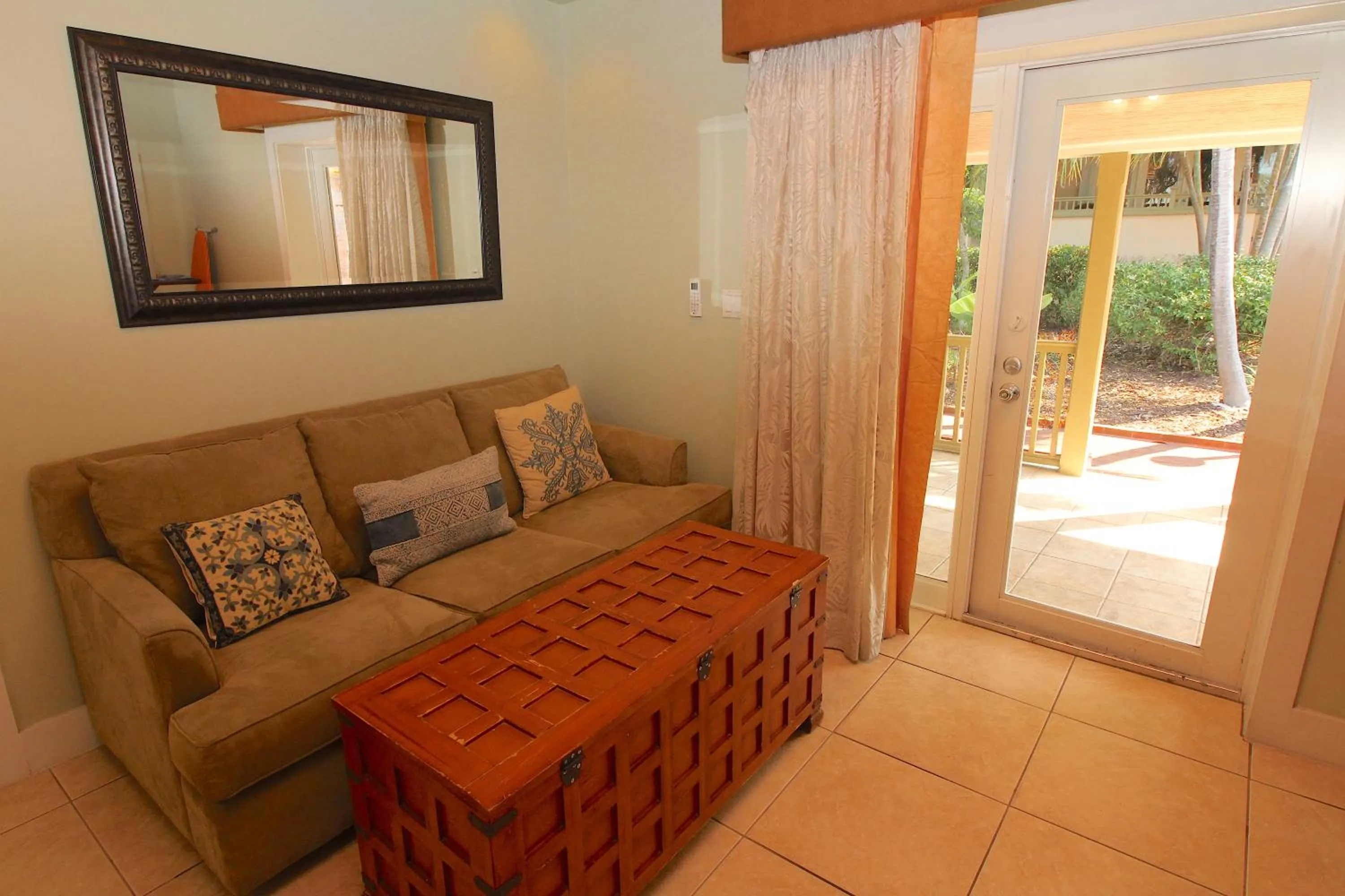 Living room in Coconut Mallory Resort and Marina