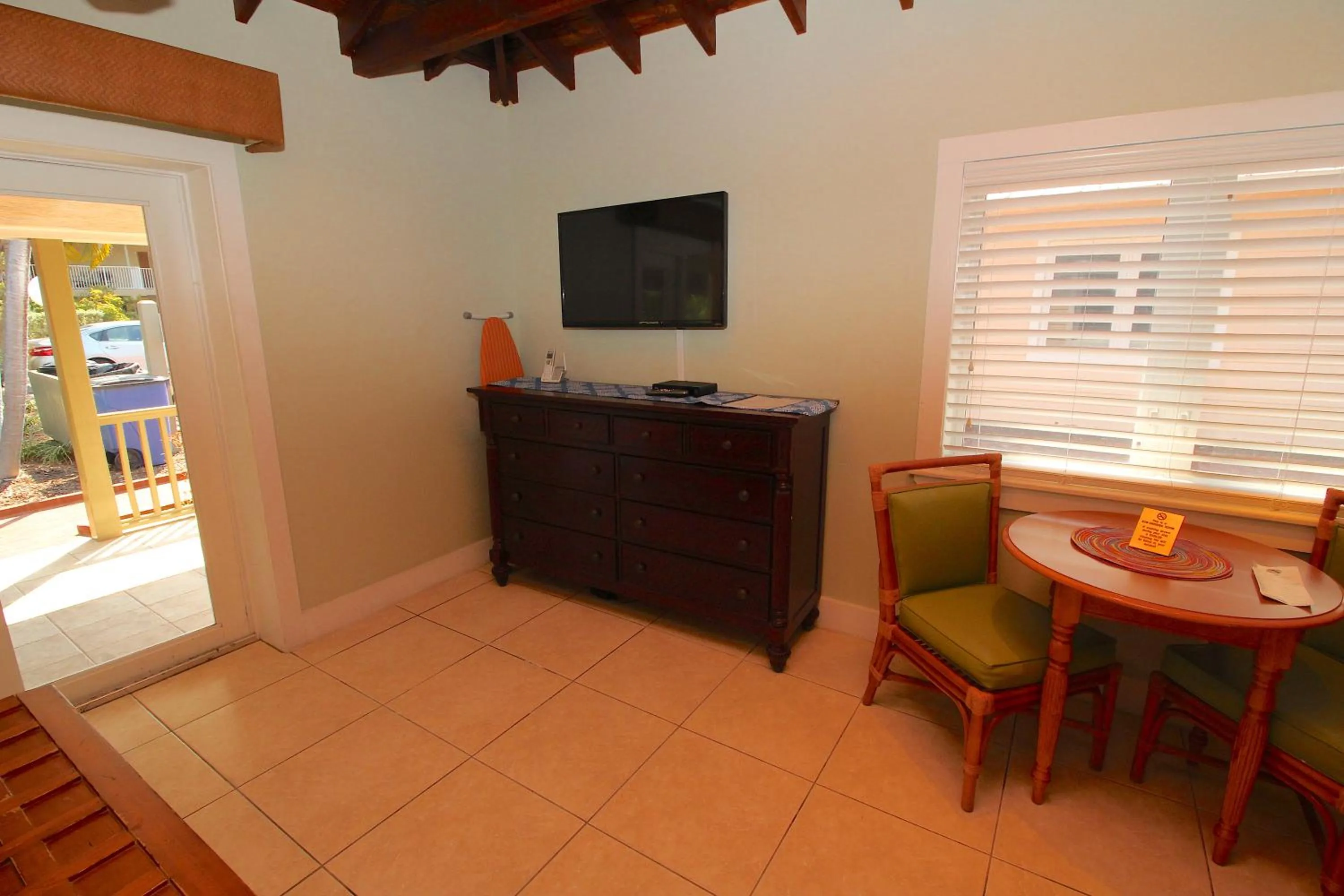 Living room in Coconut Mallory Resort and Marina