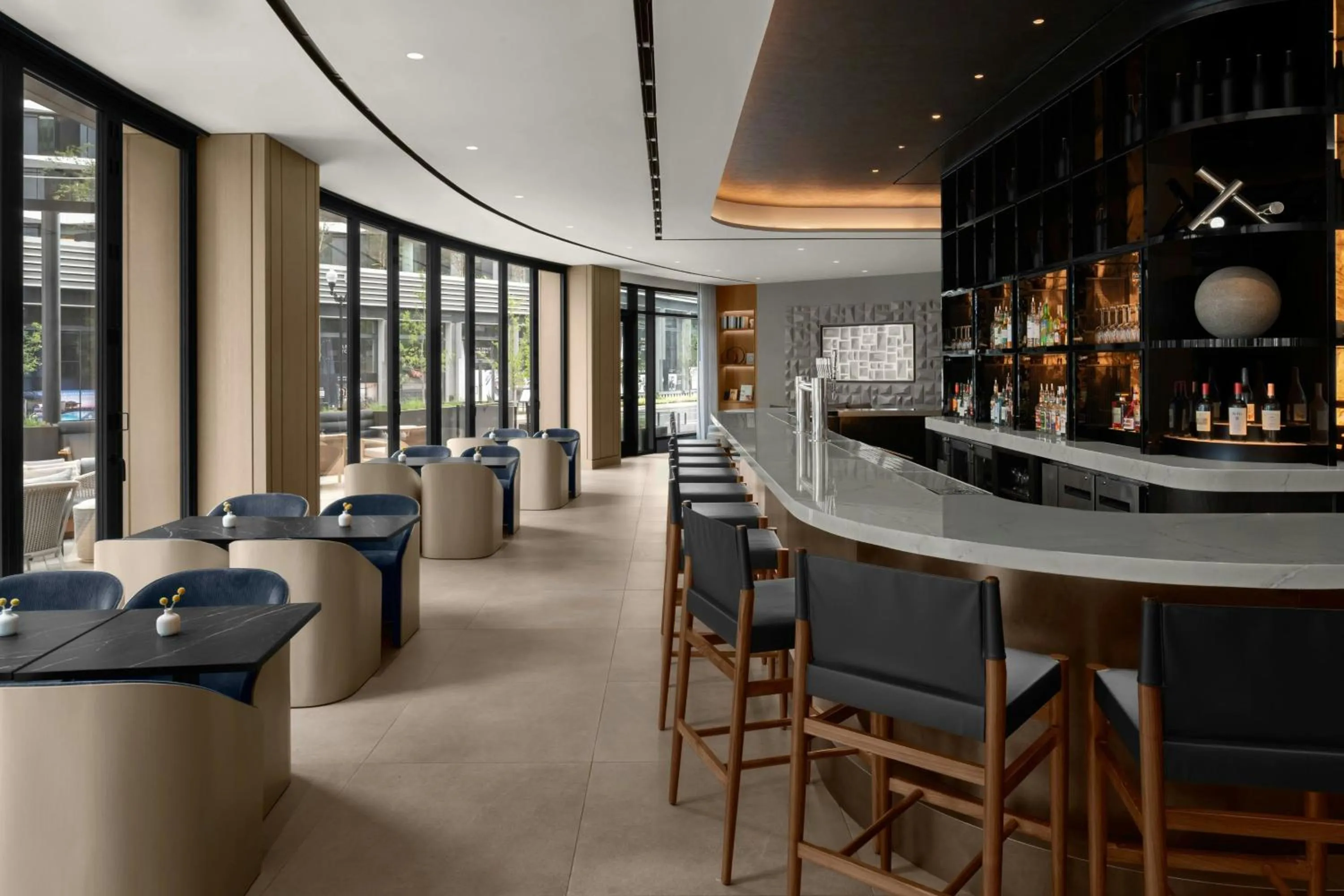 Lounge or bar in AC Hotel Arlington National Landing